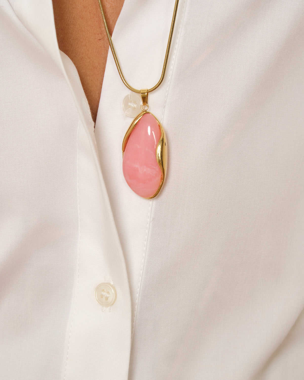 COLLAR DE PIEDRA CON DORADO