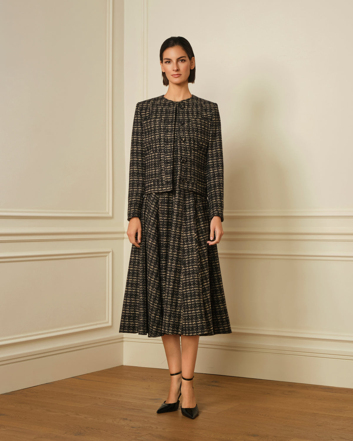 CHAQUETA CORTA DE TWEED NEGRO