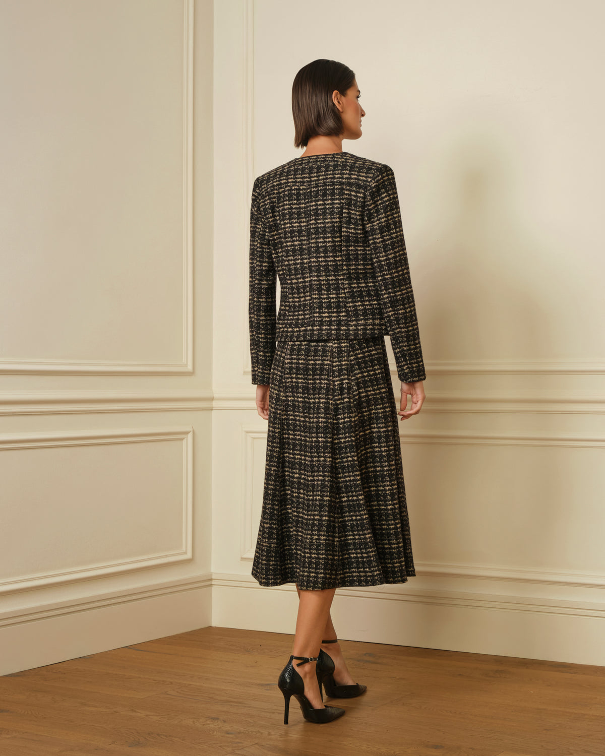 CHAQUETA CORTA DE TWEED NEGRO