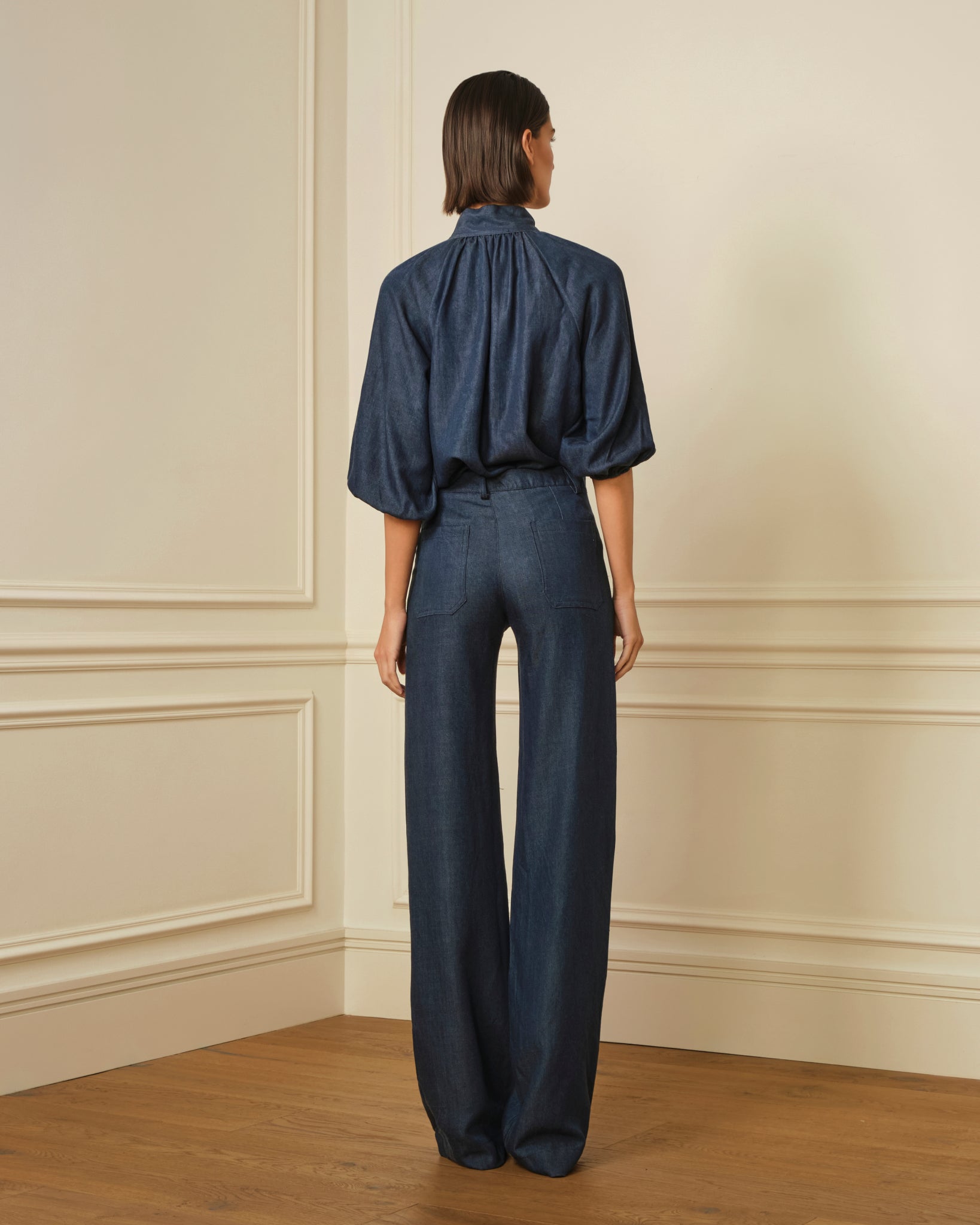 PANTALÓN FLARE CON BOLSILLOS DENIM AZUL MARINO