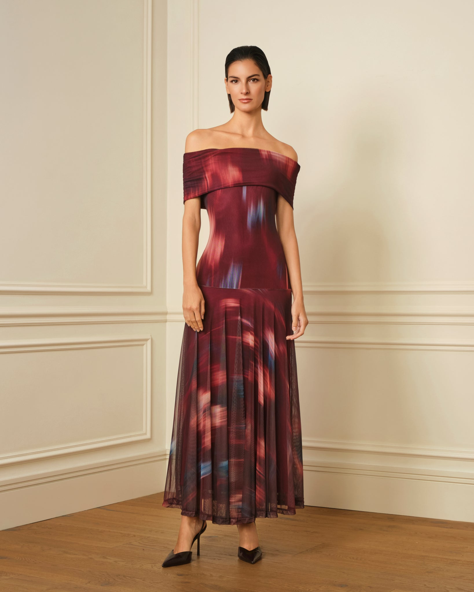 VESTIDO OFF SHOULDER DE TUL ESTAMPADO BURDEOS