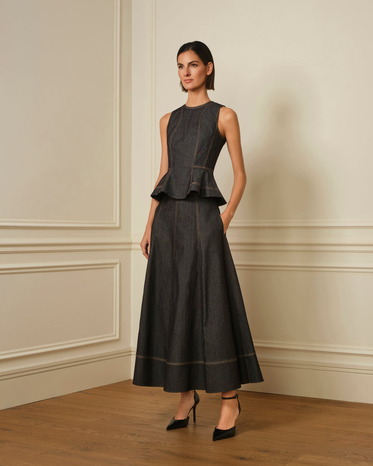 TOP DE PEPLUM CON COSTURAS VISTA NEGRO