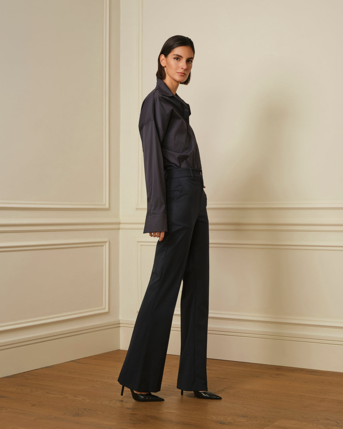 PANTALÓN FLARE DE TIRO ALTO AZUL