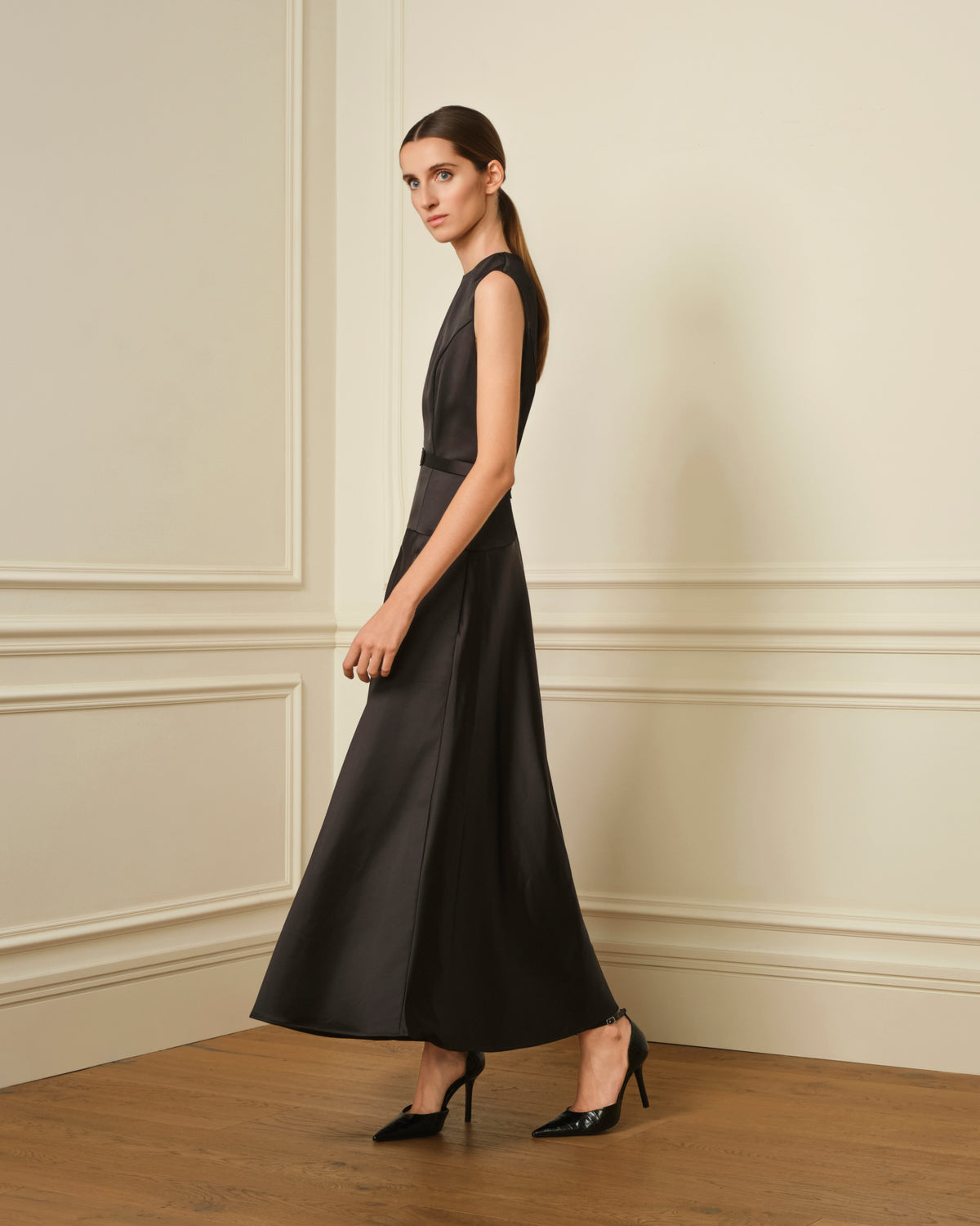VESTIDO SATEN CINTURÓN NEGRO
