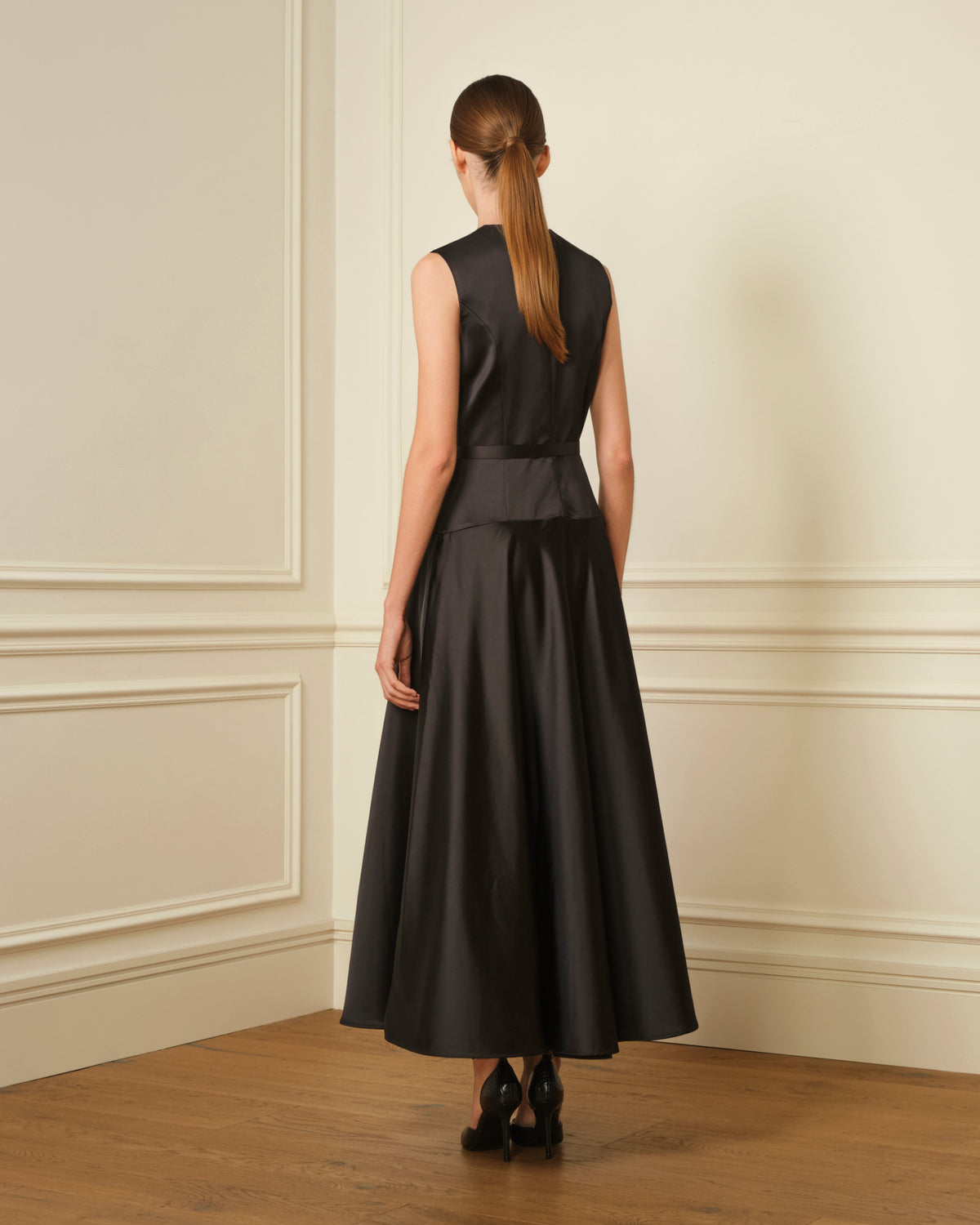 VESTIDO SATEN CINTURÓN NEGRO