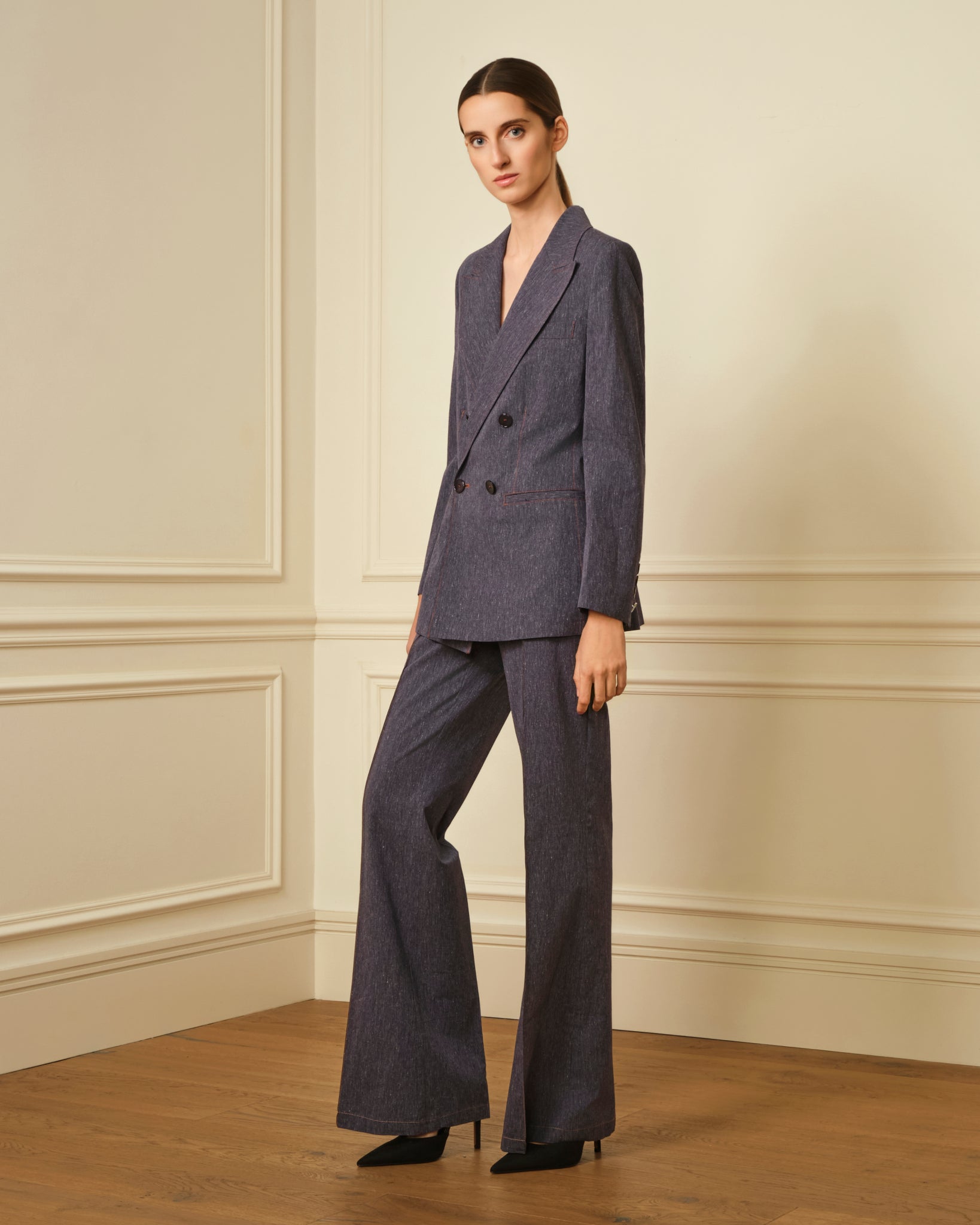 BLAZER CRUZADA CON COSTURAS VISTAS DENIM JASPEADO