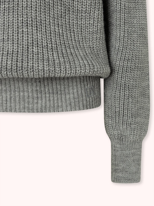 SUÉTER CUELLO CAJA CALADO GRIS