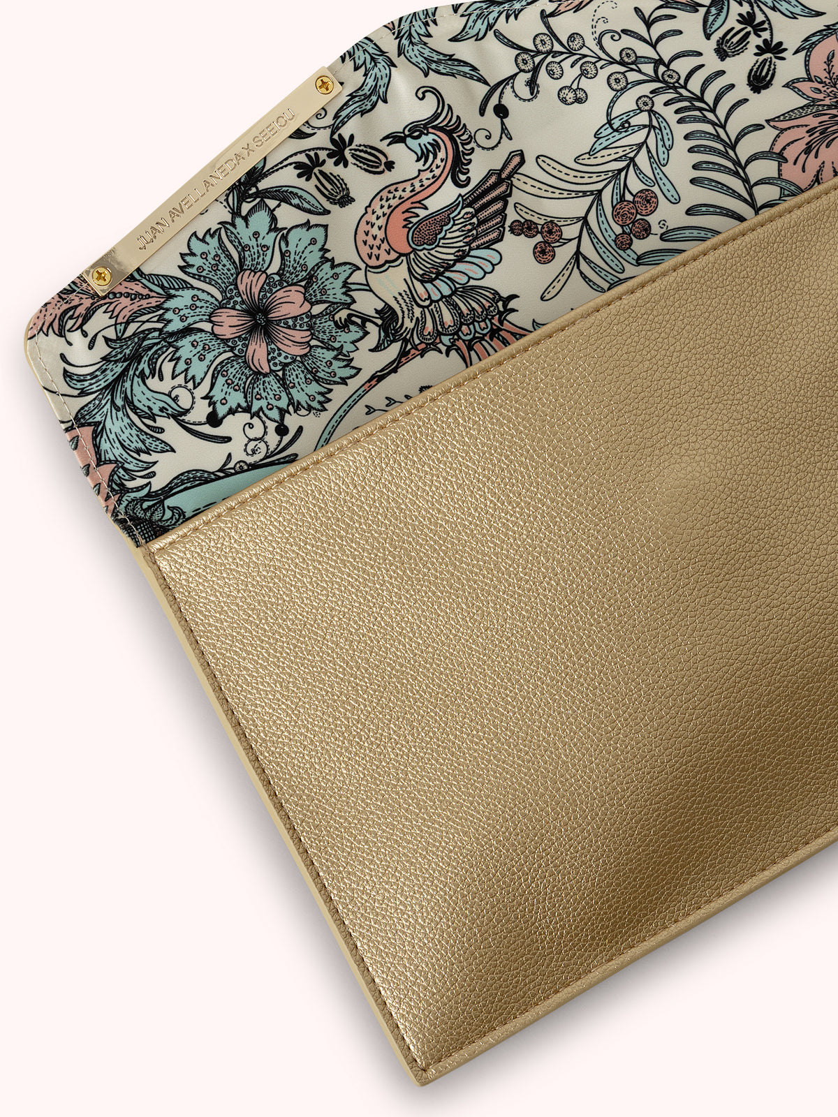 CLUTCH "SOBRE" DORADO
