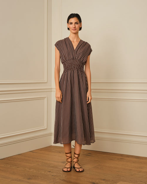 VESTIDO MIDI CON ESTAMPADO DE RAYAS MARRÓN