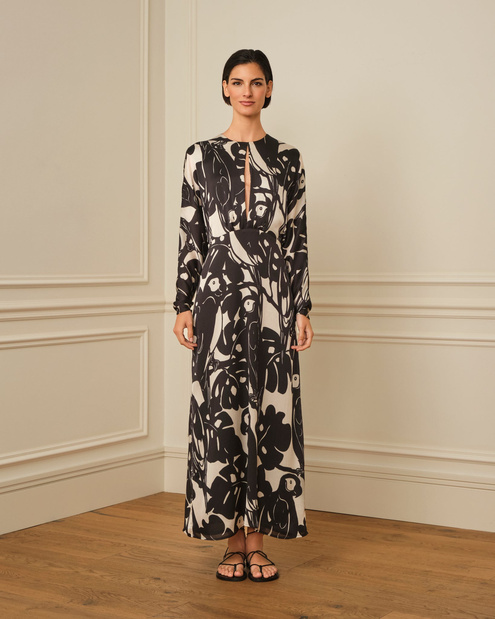 VESTIDO LARGO ESCOTE OJAL ESTAMPADO NEGRO