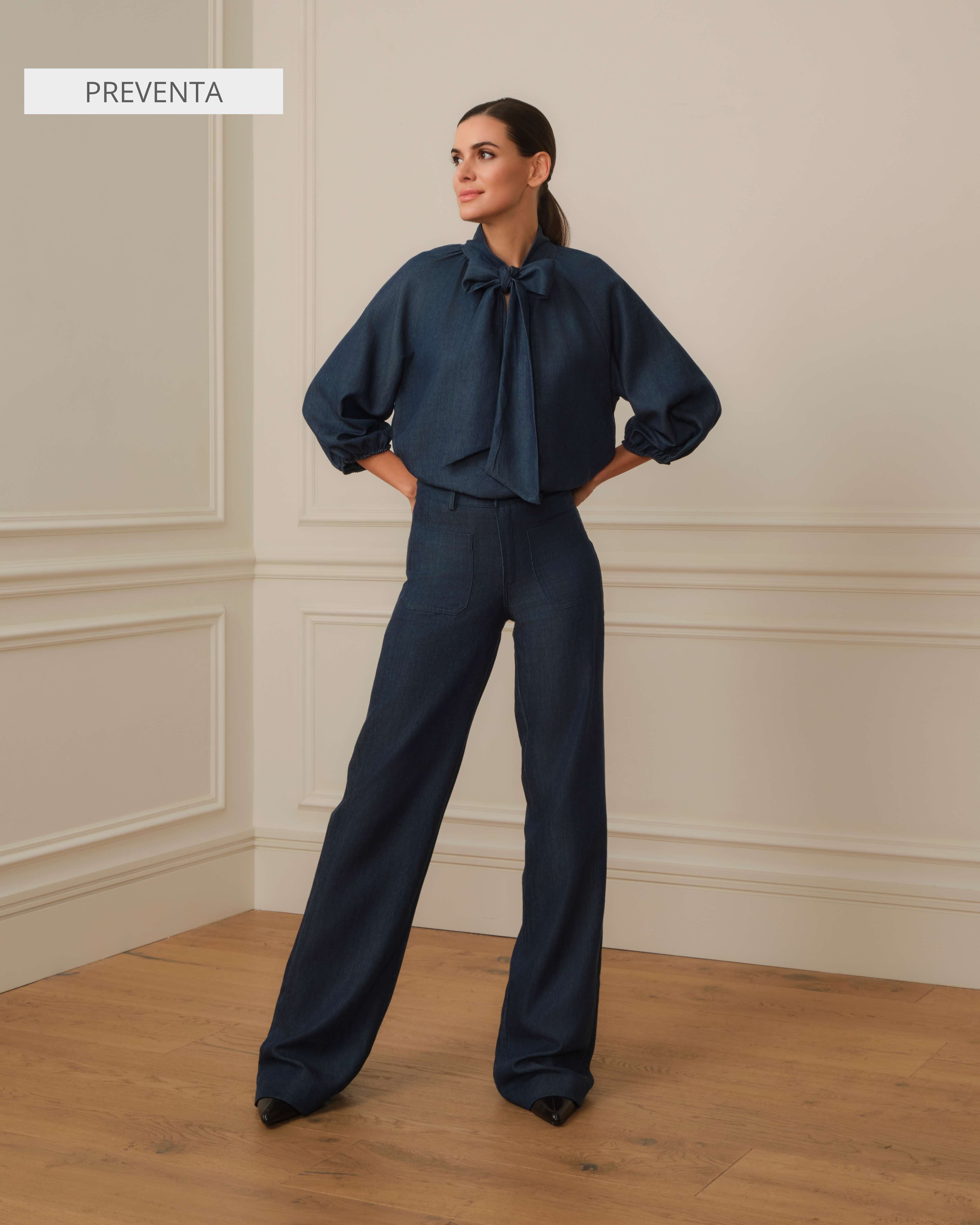 PANTALÓN FLARE CON BOLSILLOS DENIM AZUL MARINO