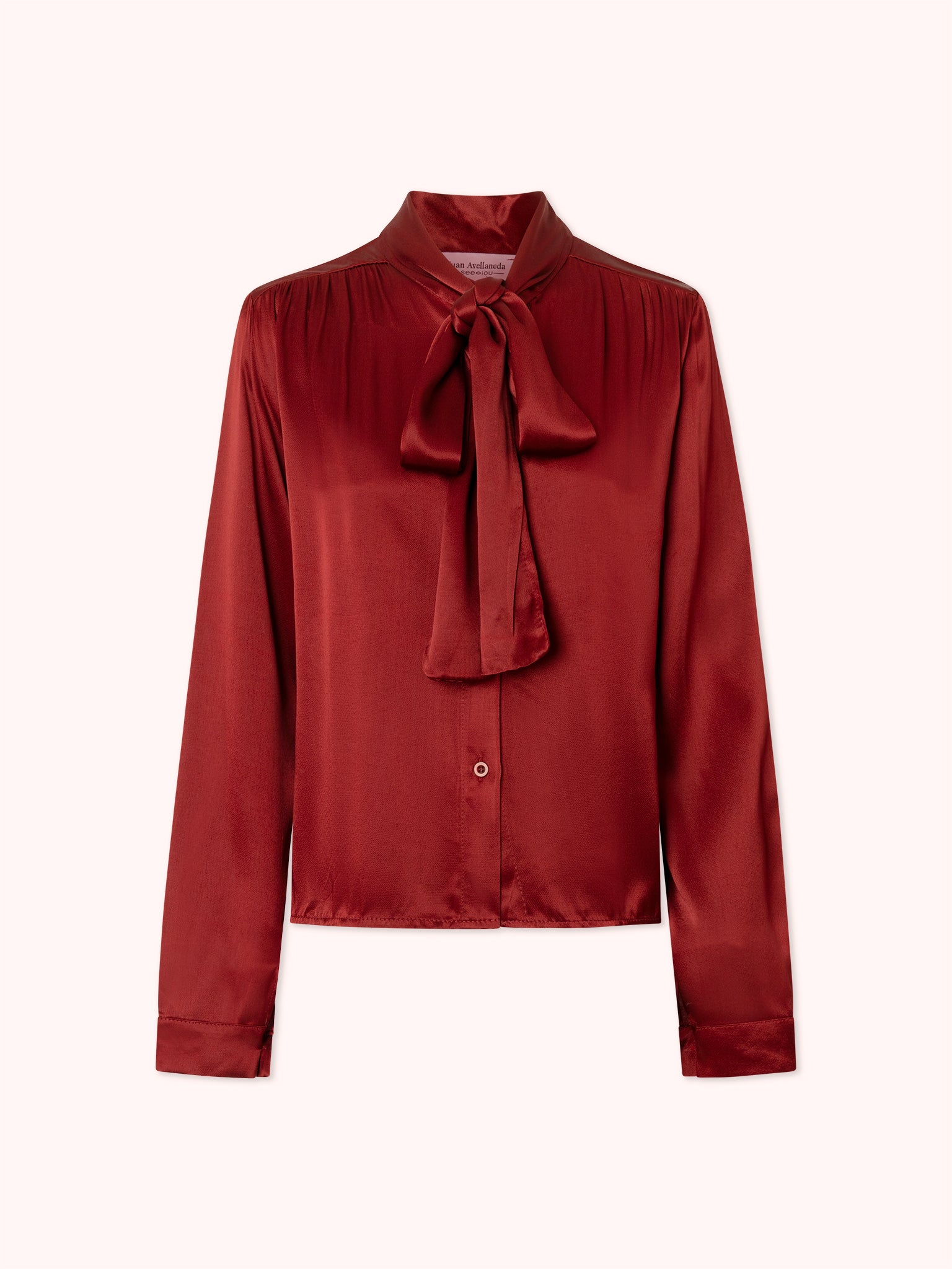 CAMISA SATINADA CON LAZADA EN CUELLO GRANATE