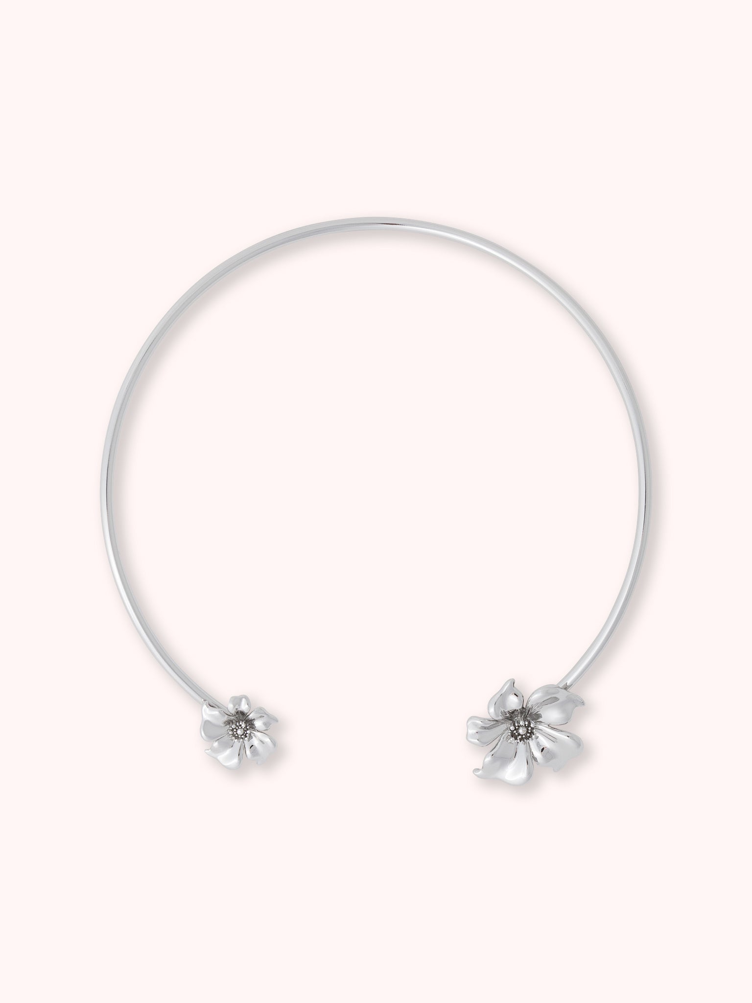 FLOR DE ALMENDRO COLLAR PLATEADO