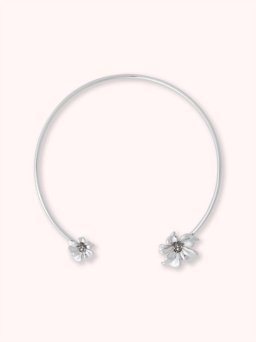 FLOR DE ALMENDRO COLLAR PLATEADO