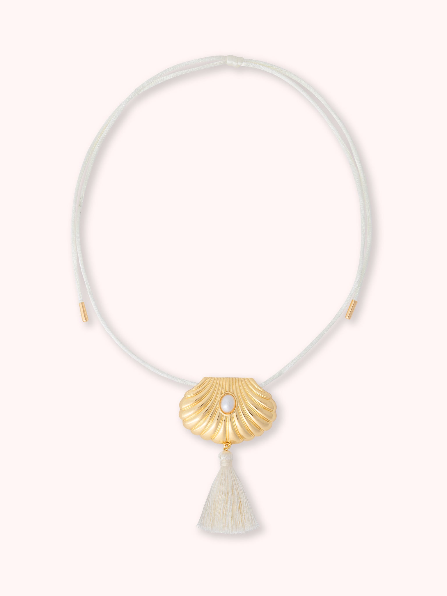 COLLAR CONCHA CON FLECOS DORADO