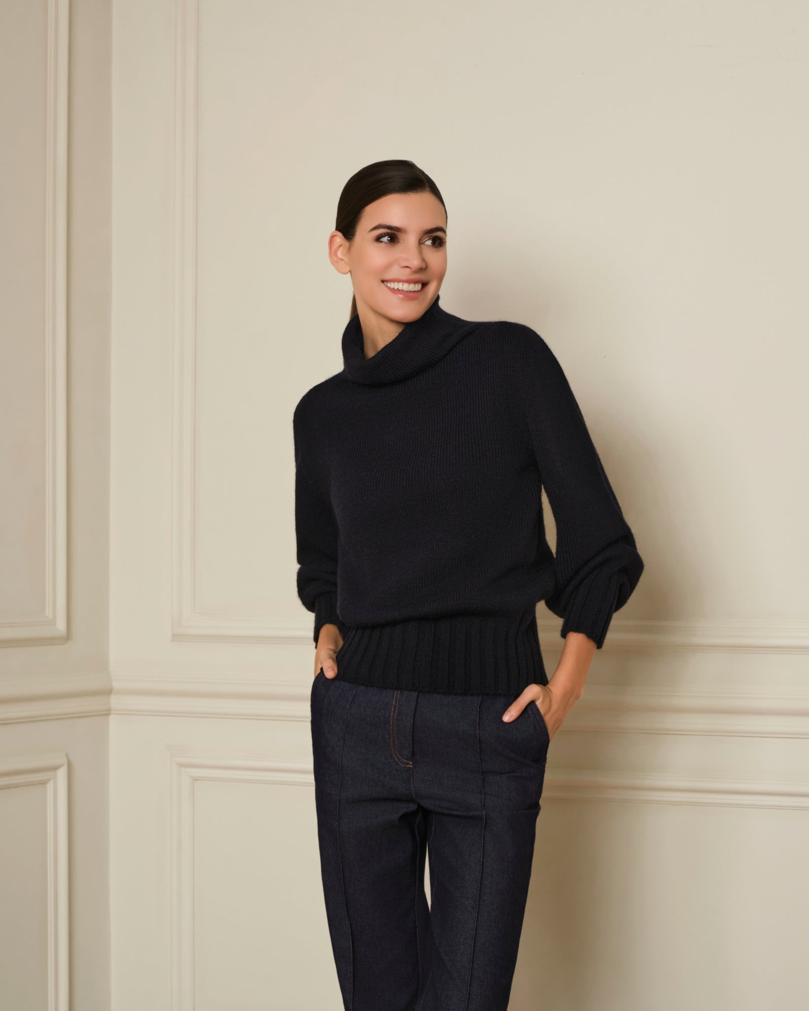 SUÉTER DE PUNTO CON CUELLO ALTO MARINO