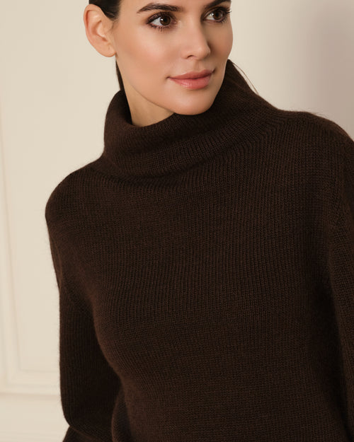 SUÉTER DE PUNTO CON CUELLO ALTO MARRÓN