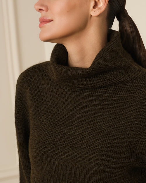 SUÉTER DE PUNTO CON CUELLO ALTO VERDE