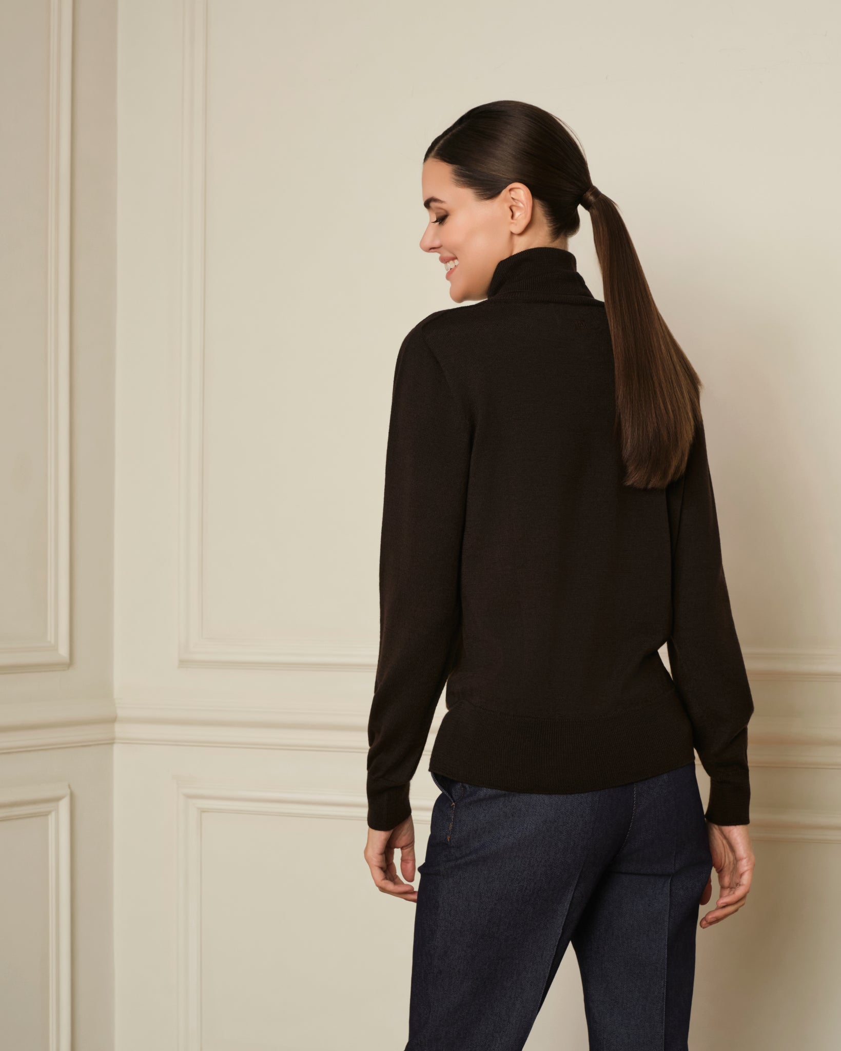 JERSEY CUELLO ALTO MARRÓN