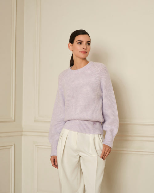 SUÉTER DE PUNTO CANALÉ CON MANGA ABULLONADA LAVANDA