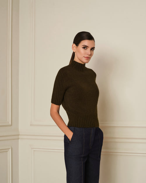 SUÉTER MANGA CORTA CON CUELLO ALTO VERDE