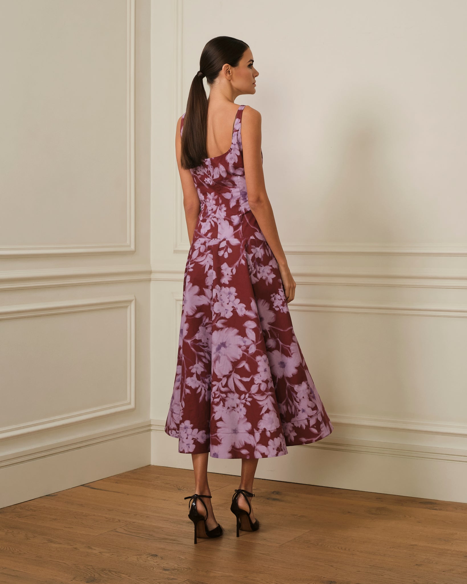 VESTIDO MIDI DE ESTAMPADO FLORAL BURDEOS