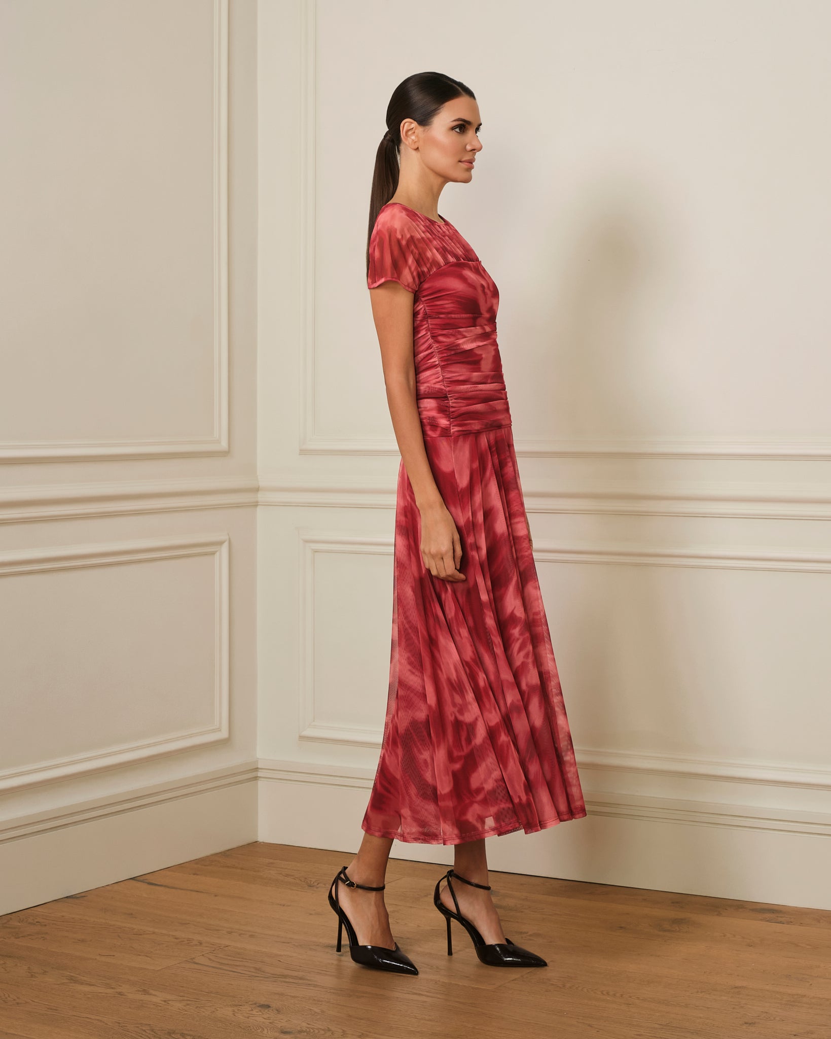 VESTIDO MIDI DRAPEADO DE TUL ESTAMPADO ROJO