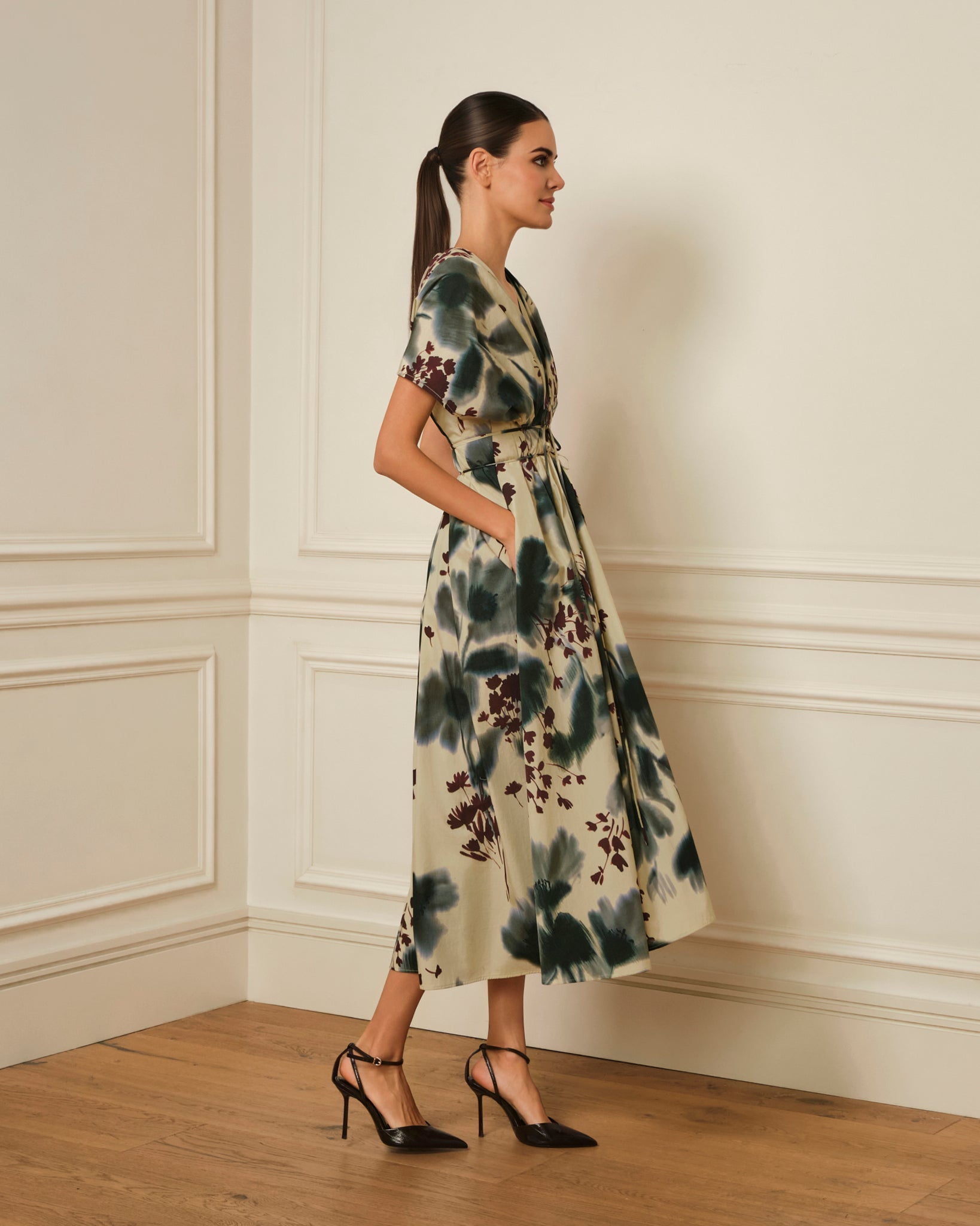 PRE-ORDER VESTIDO MIDI ESCOTE PICO ESTAMPADO FLORAL