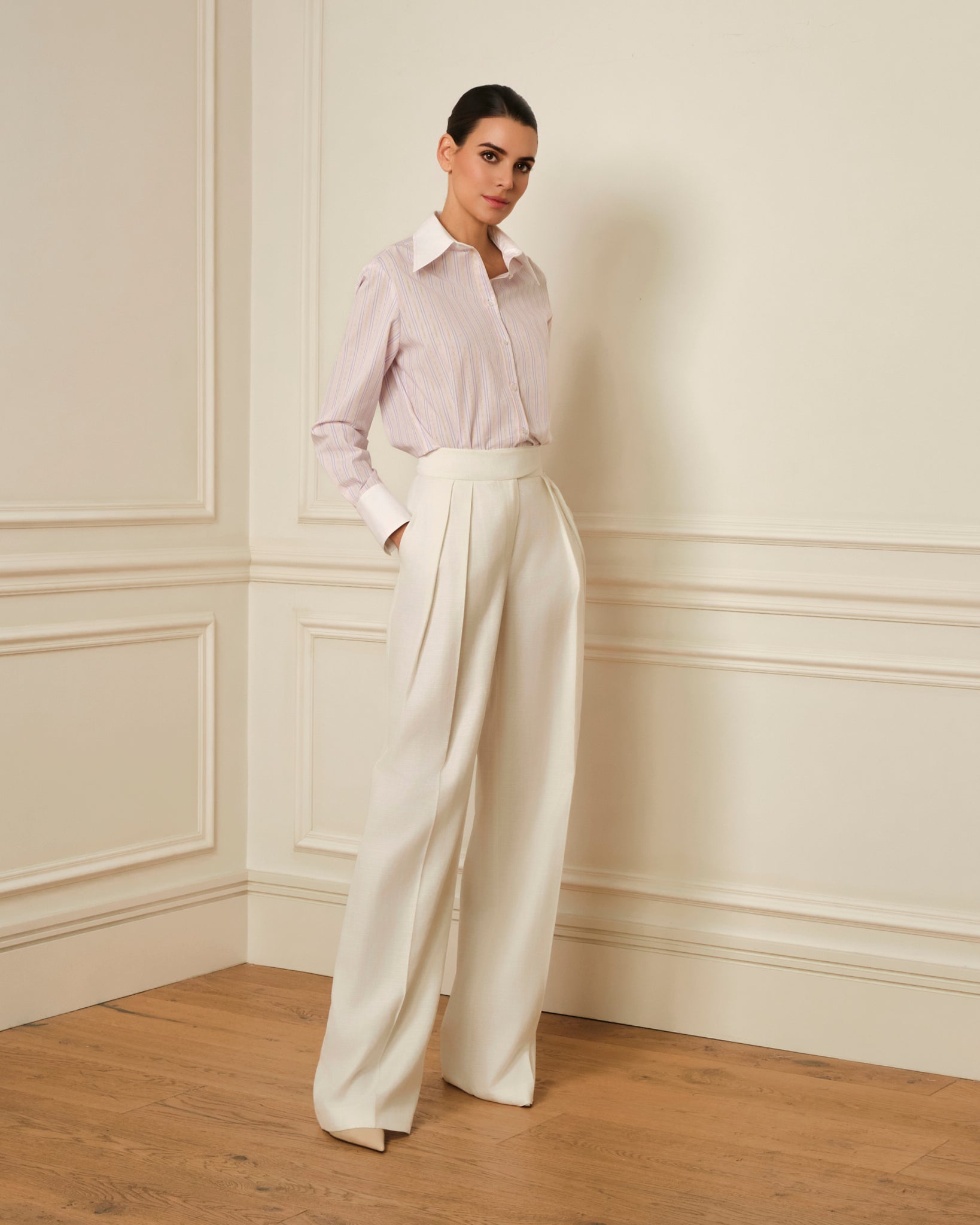 CAMISA CON PUÑO BLANCO Y ESTAMPADO DE RAYAS AZUL