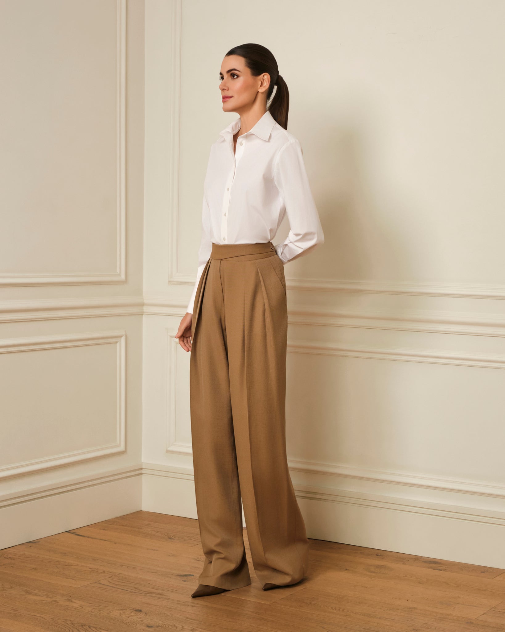 PANTALÓN DE TIRO ALTO CON CINTURILLA CRUZADA CAMEL