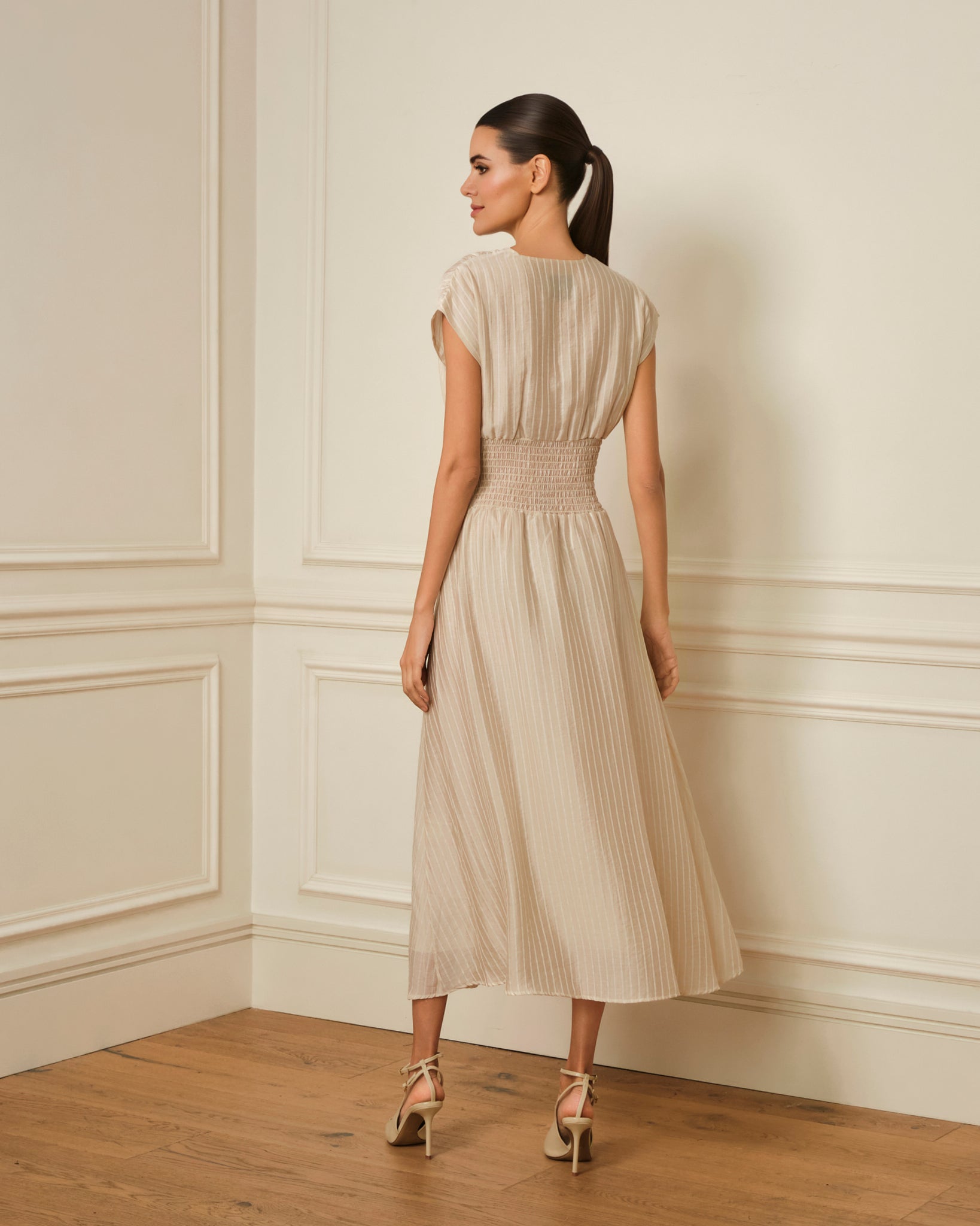 VESTIDO MIDI CON ESTAMPADO DE RAYAS BEIGE