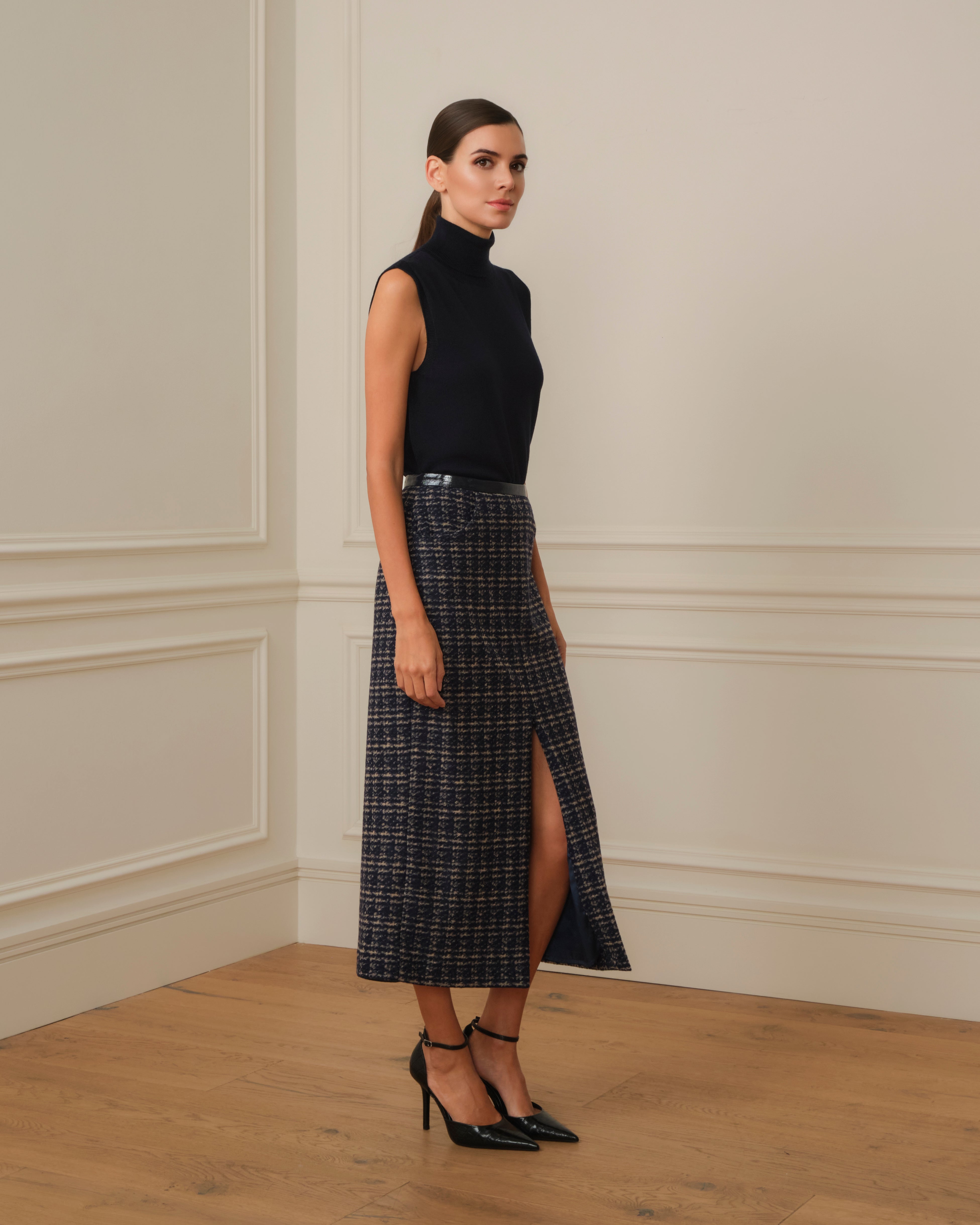 FALDA MIDI CON APERTURA DE TWEED AZUL MARINO