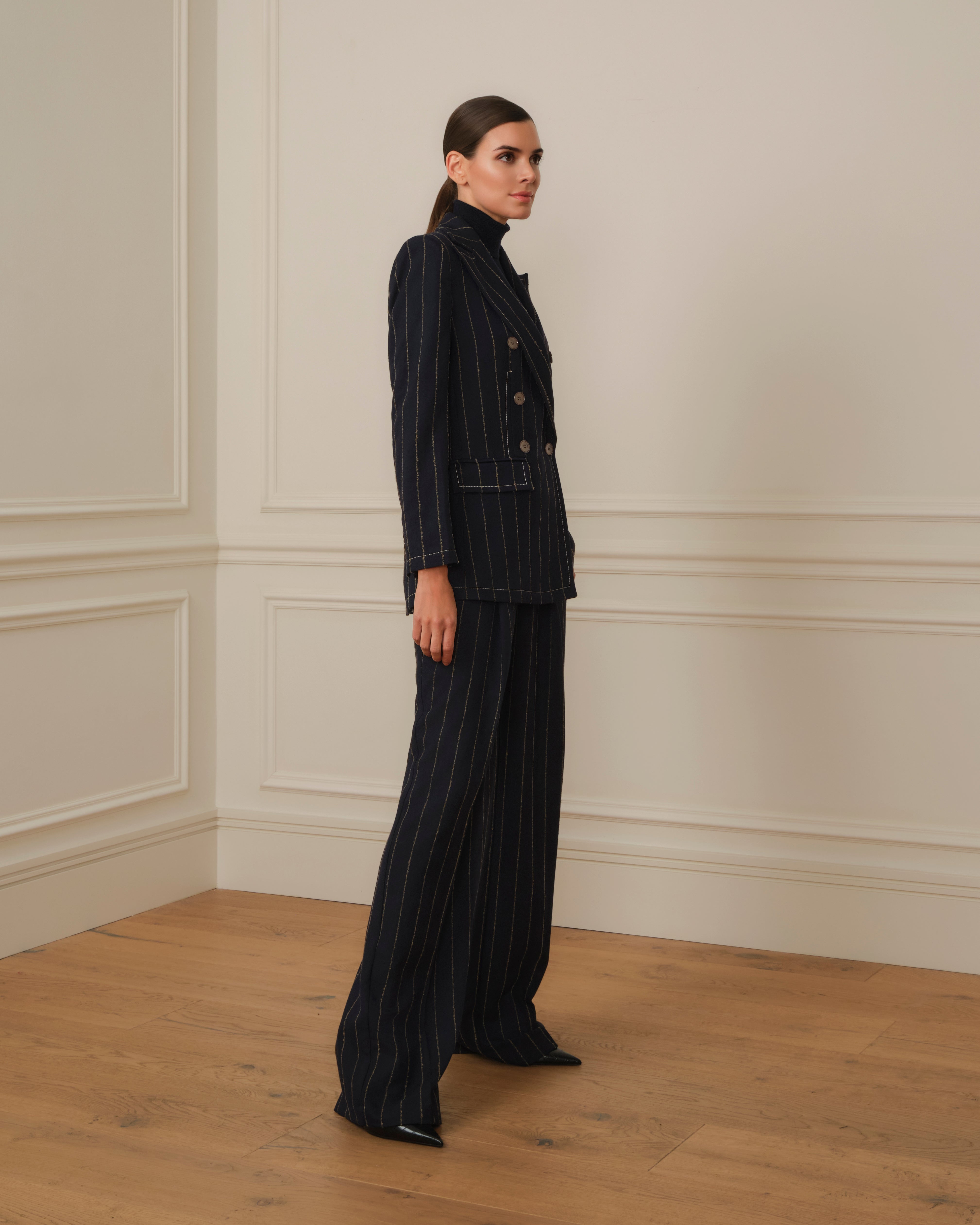 PANTALÓN PALAZZO CON PINZAS DE RAYAS