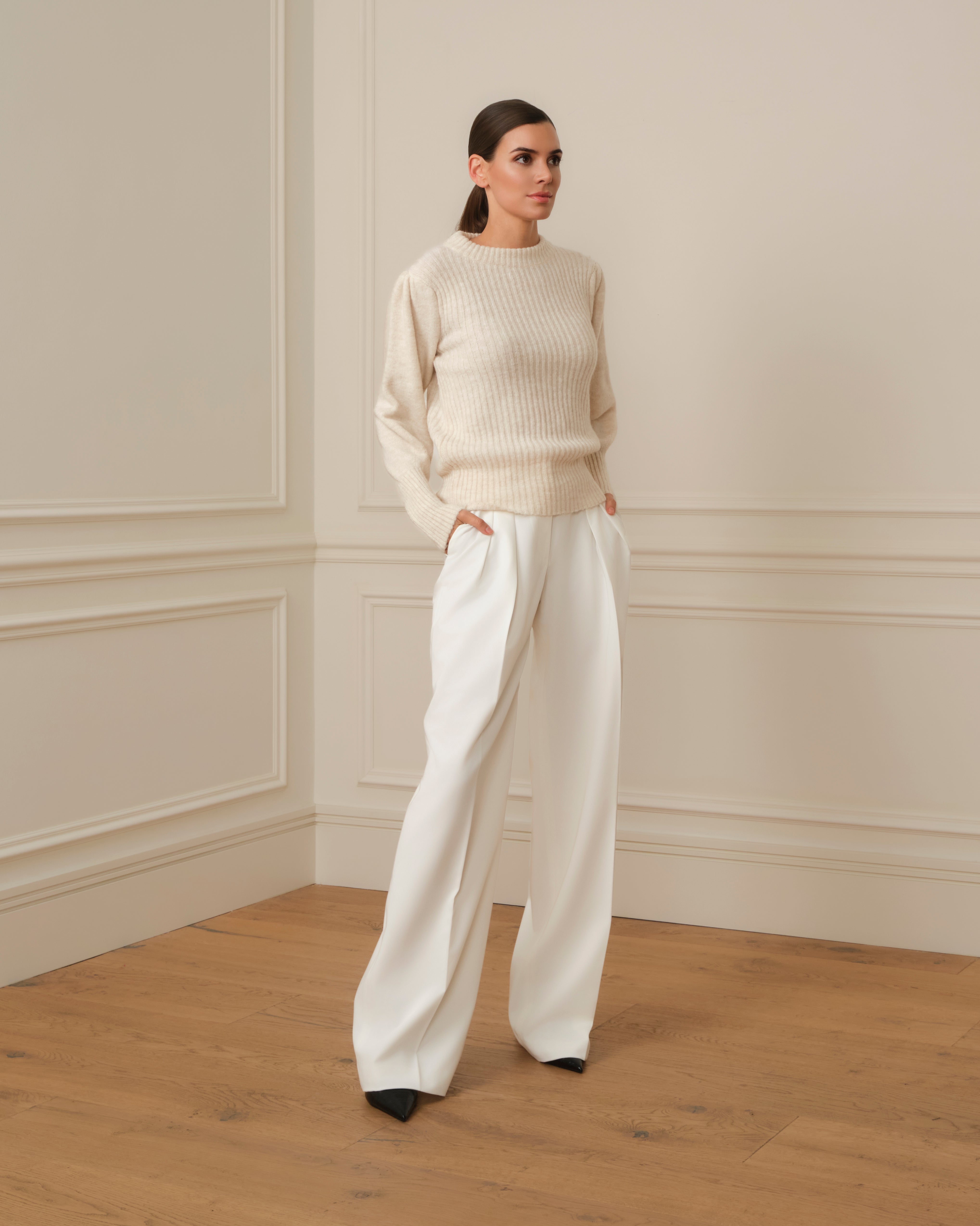 SUÉTER DE PUNTO CON MANGA ABULLONADA FRUNCIDA CRUDO