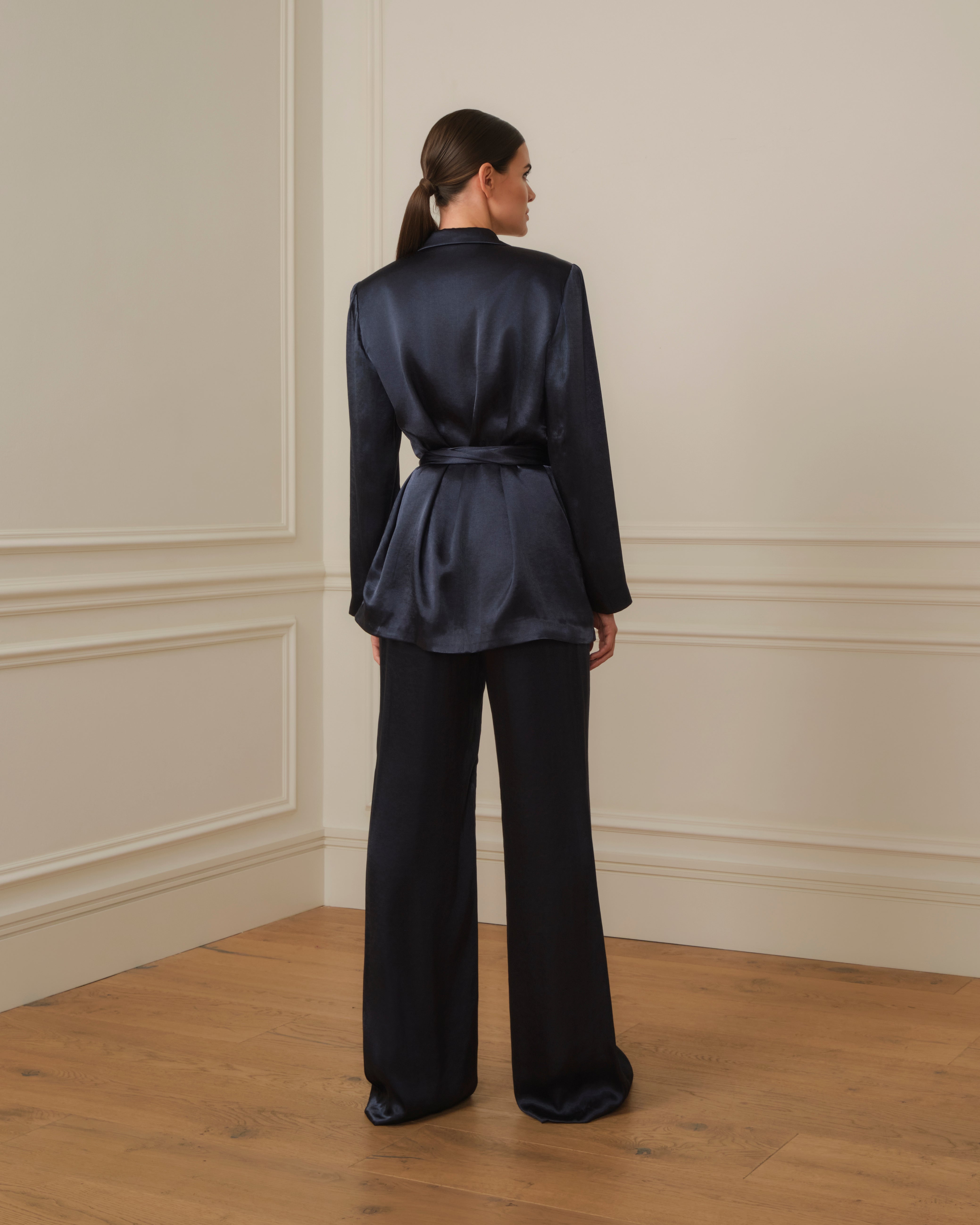 BLAZER SATINADO CON CINTURON DE LAZO