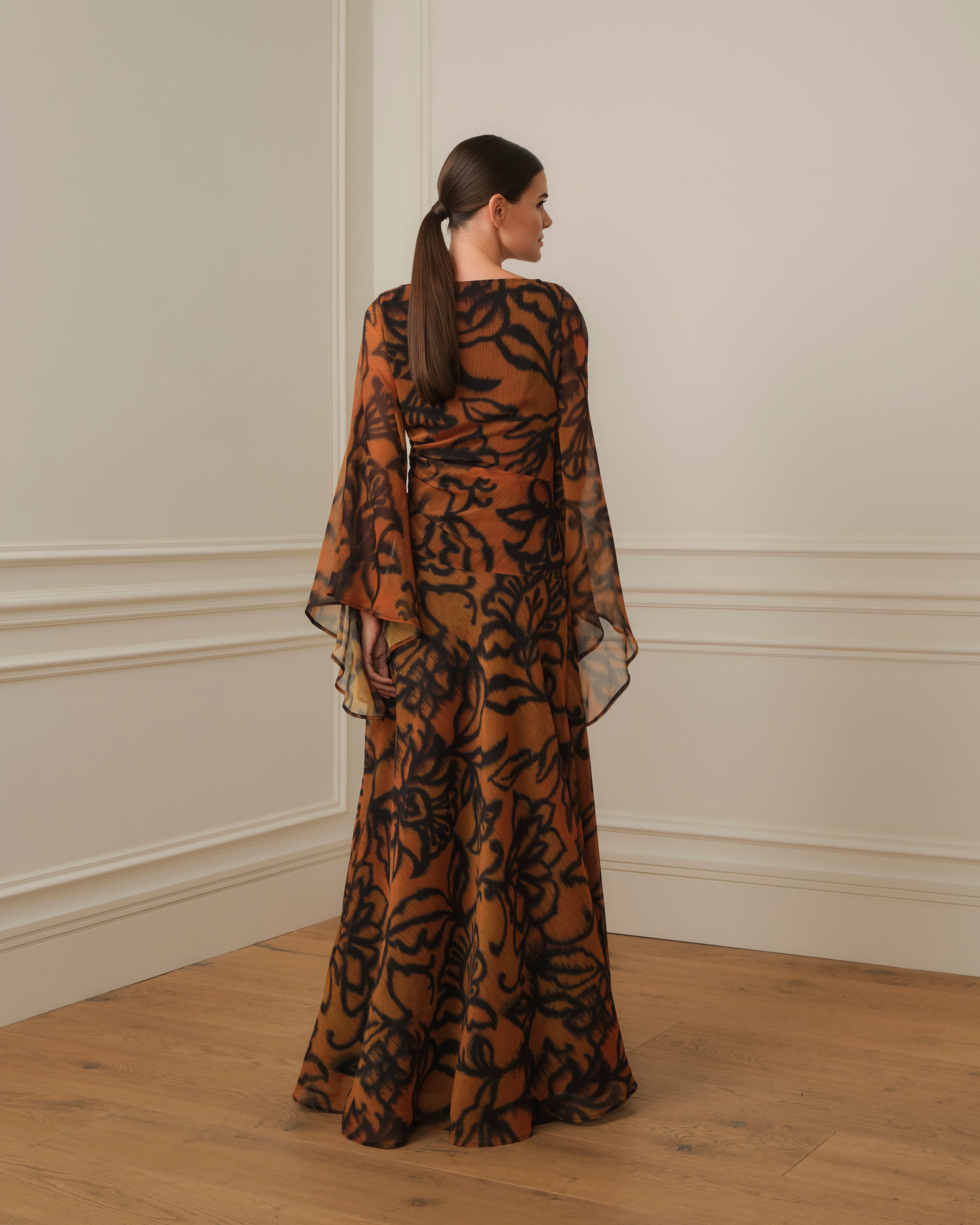 VESTIDO LARGO CON MANGAS AMPLIAS ESTAMPADO