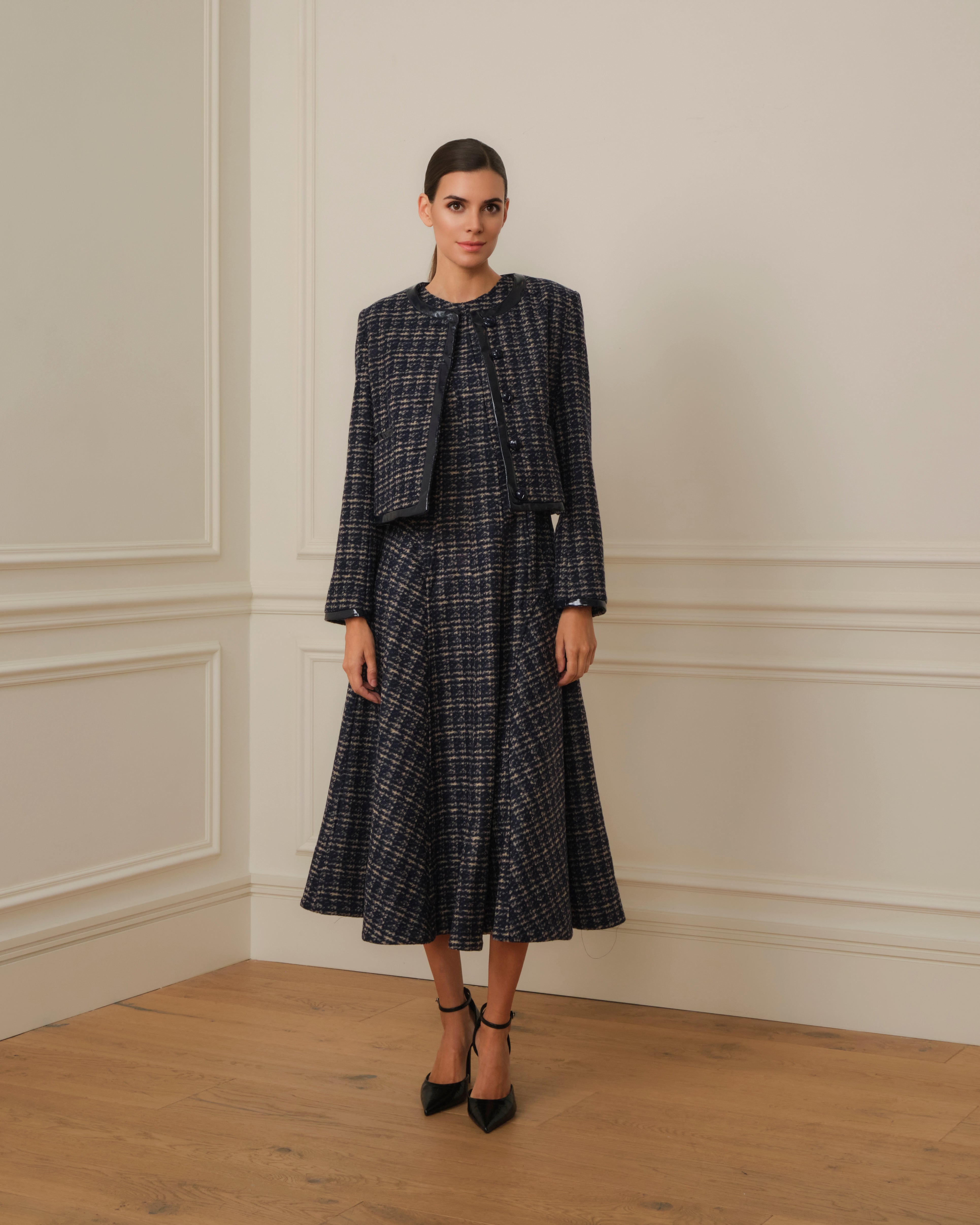 CHAQUETA CORTA DE TWEED AZUL MARINO