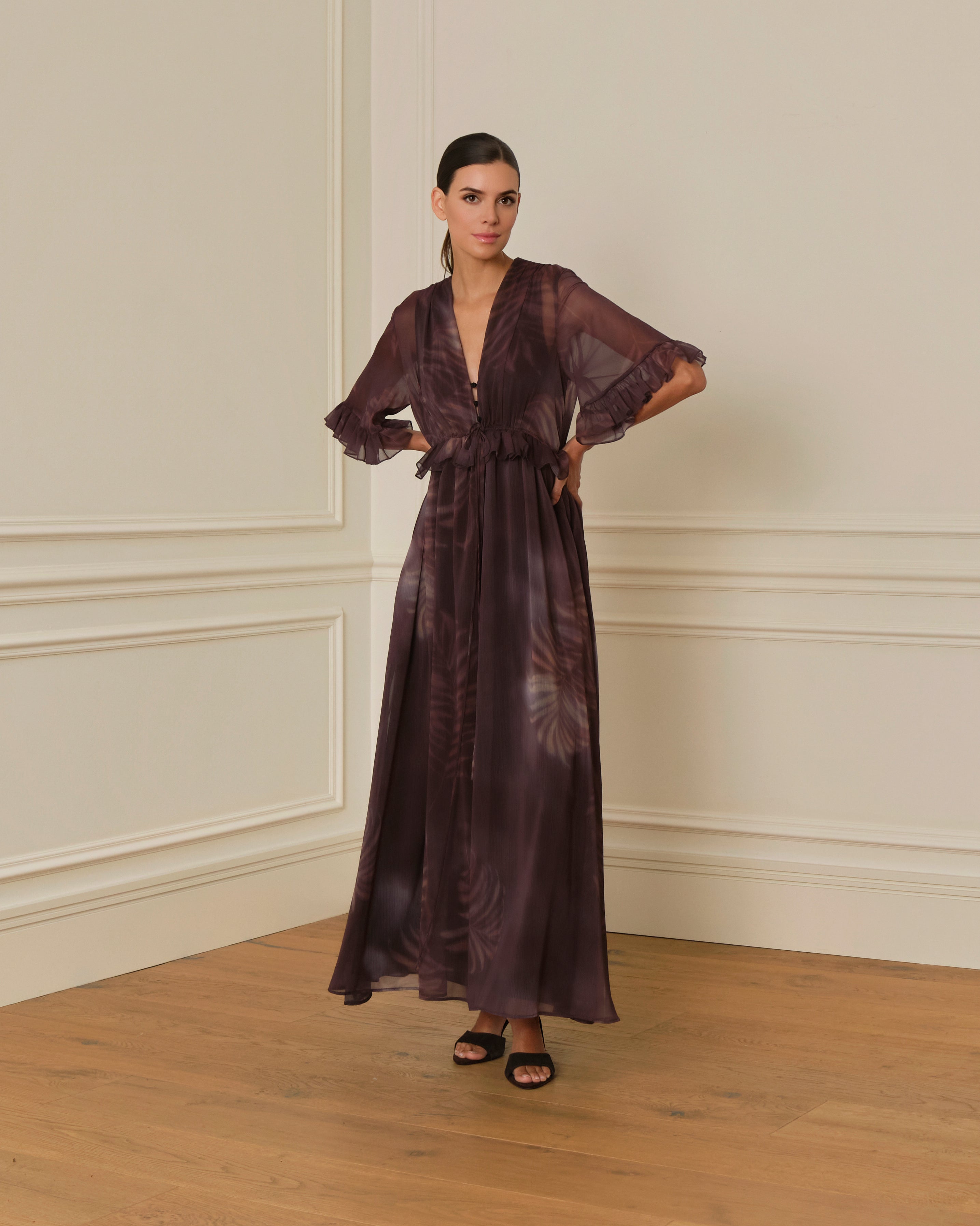 PRE-ORDER VESTIDO MIDI CON VOLANTES BERENJENA