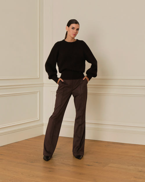 SUÉTER DE PUNTO CANALÉ CON MANGA ABULLONADA MARRÓN