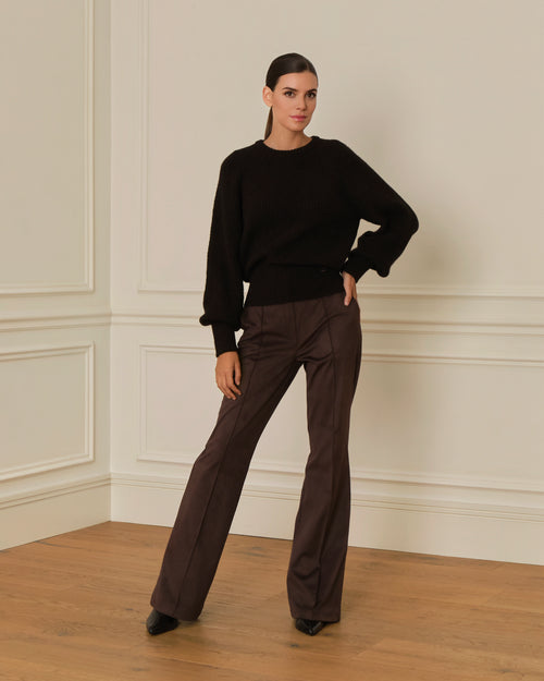 SUÉTER DE PUNTO CANALÉ CON MANGA ABULLONADA MARRÓN