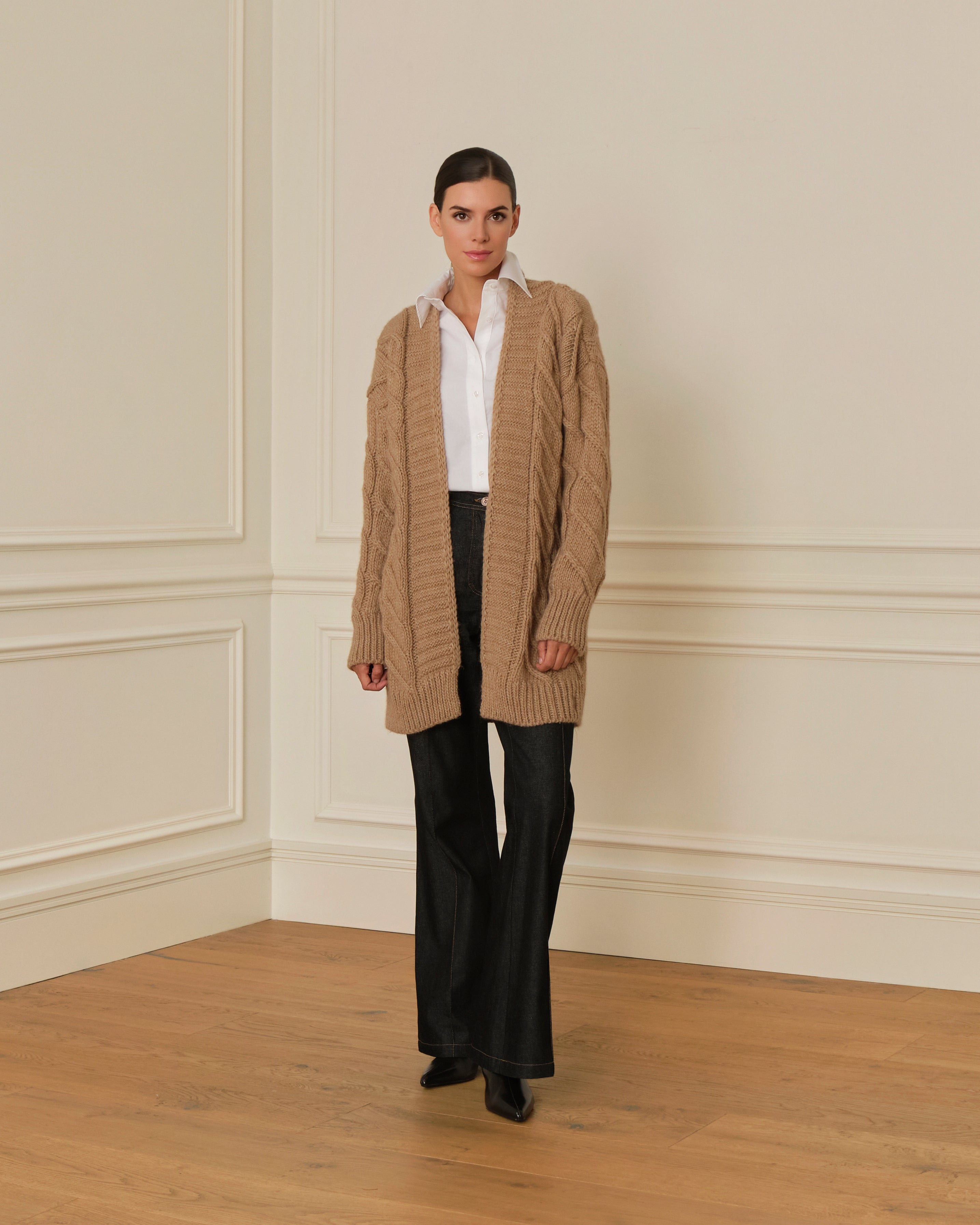 CÁRDIGAN LARGO DE PUNTO CAMEL