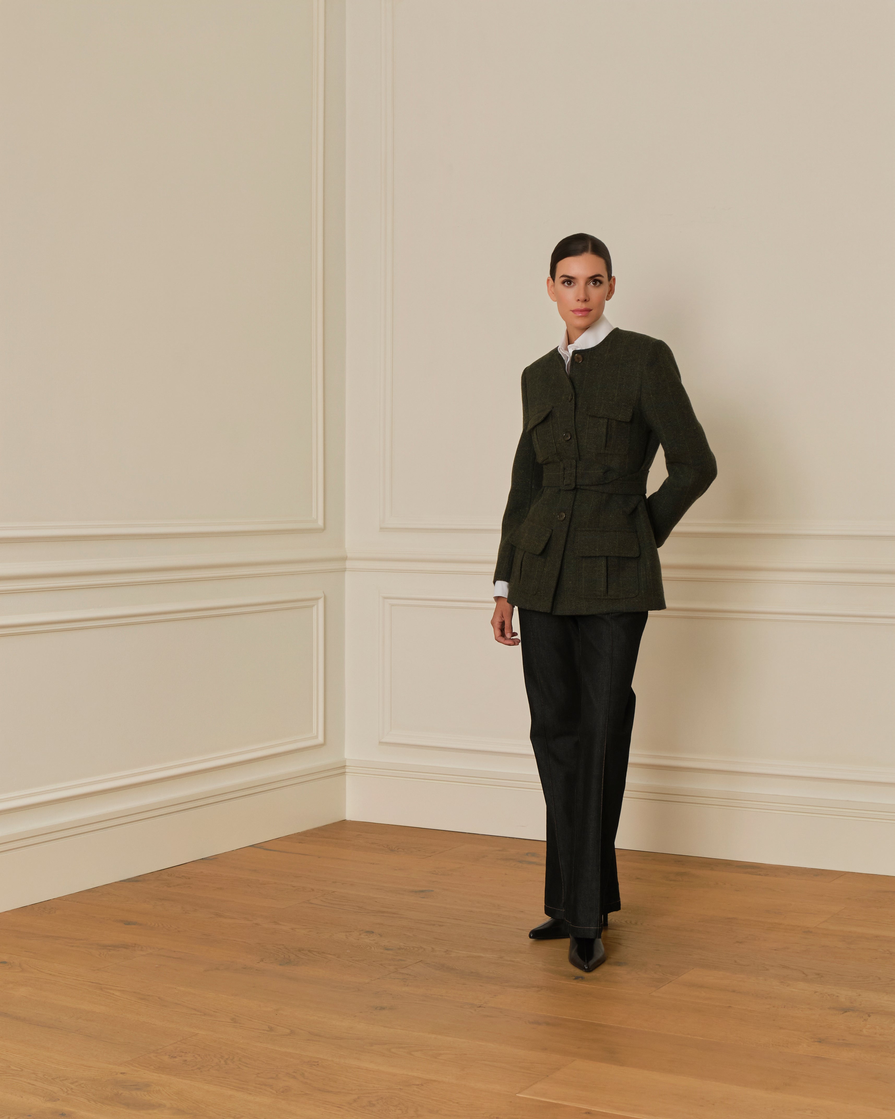 PRE-ORDER BLAZER DE LANA CON CINTURON Y BOLSILLOS CON TAPA