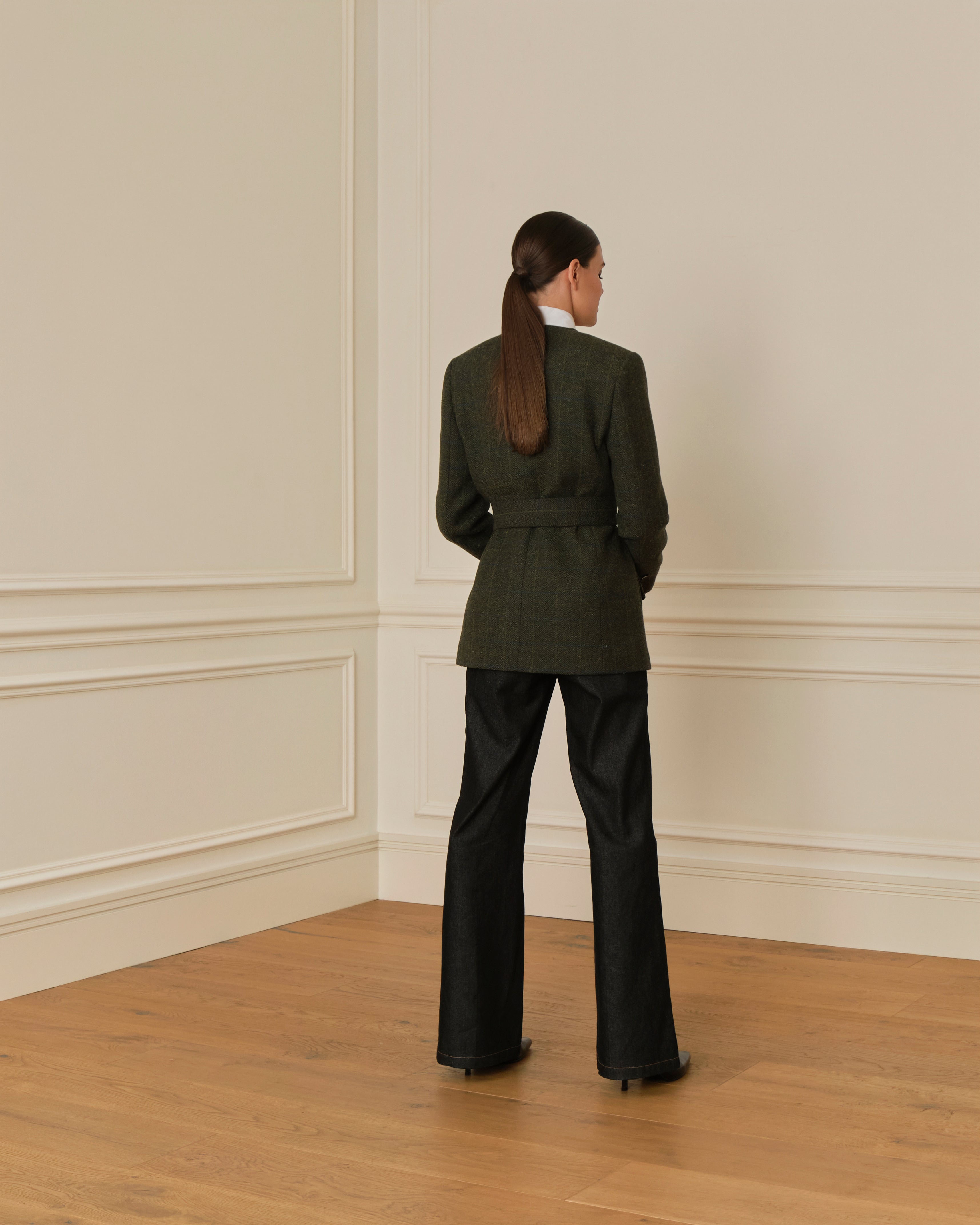 PRE-ORDER BLAZER DE LANA CON CINTURON Y BOLSILLOS CON TAPA