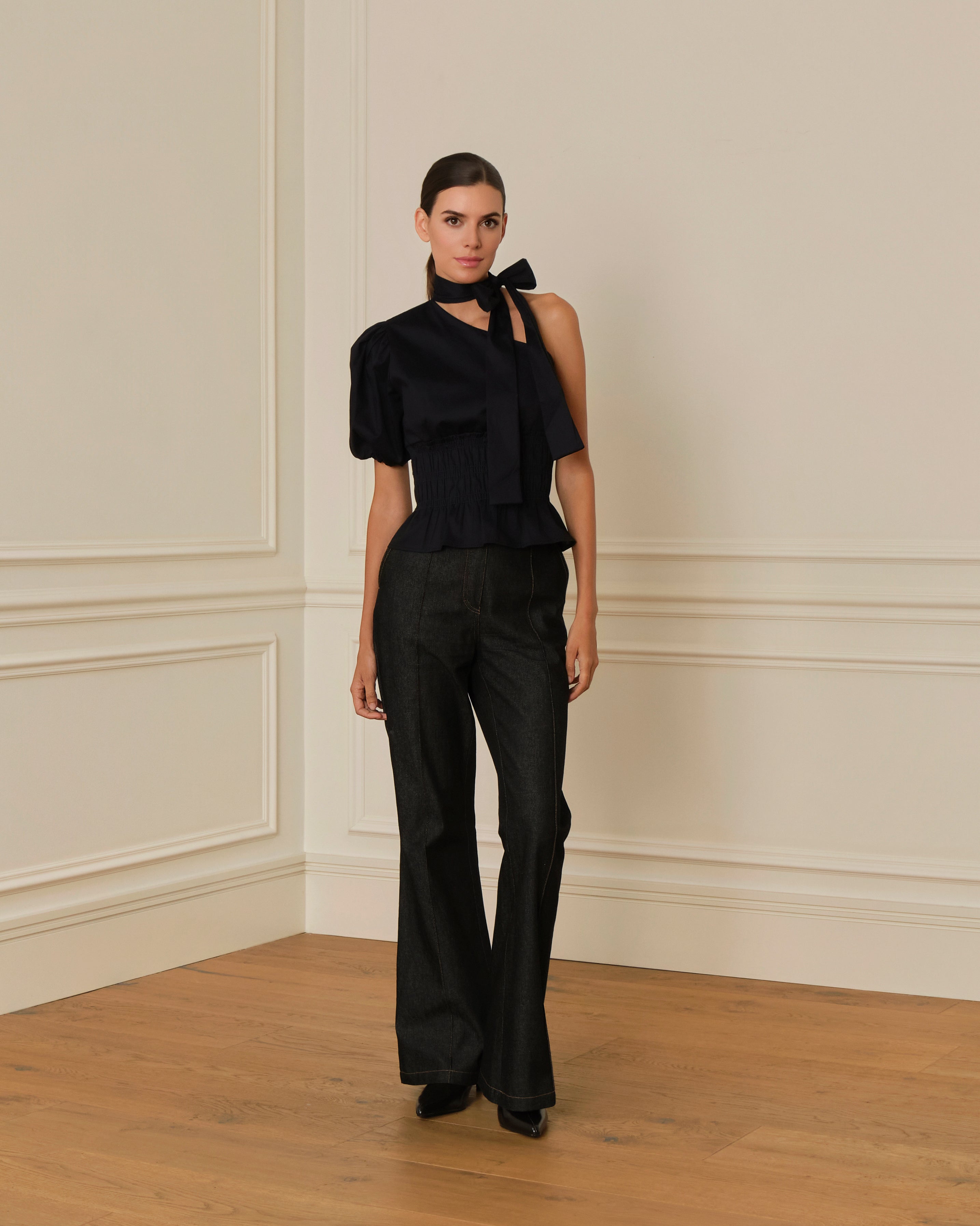 TOP ASIMÉTRICO EN ALGODÓN AZUL MARINO