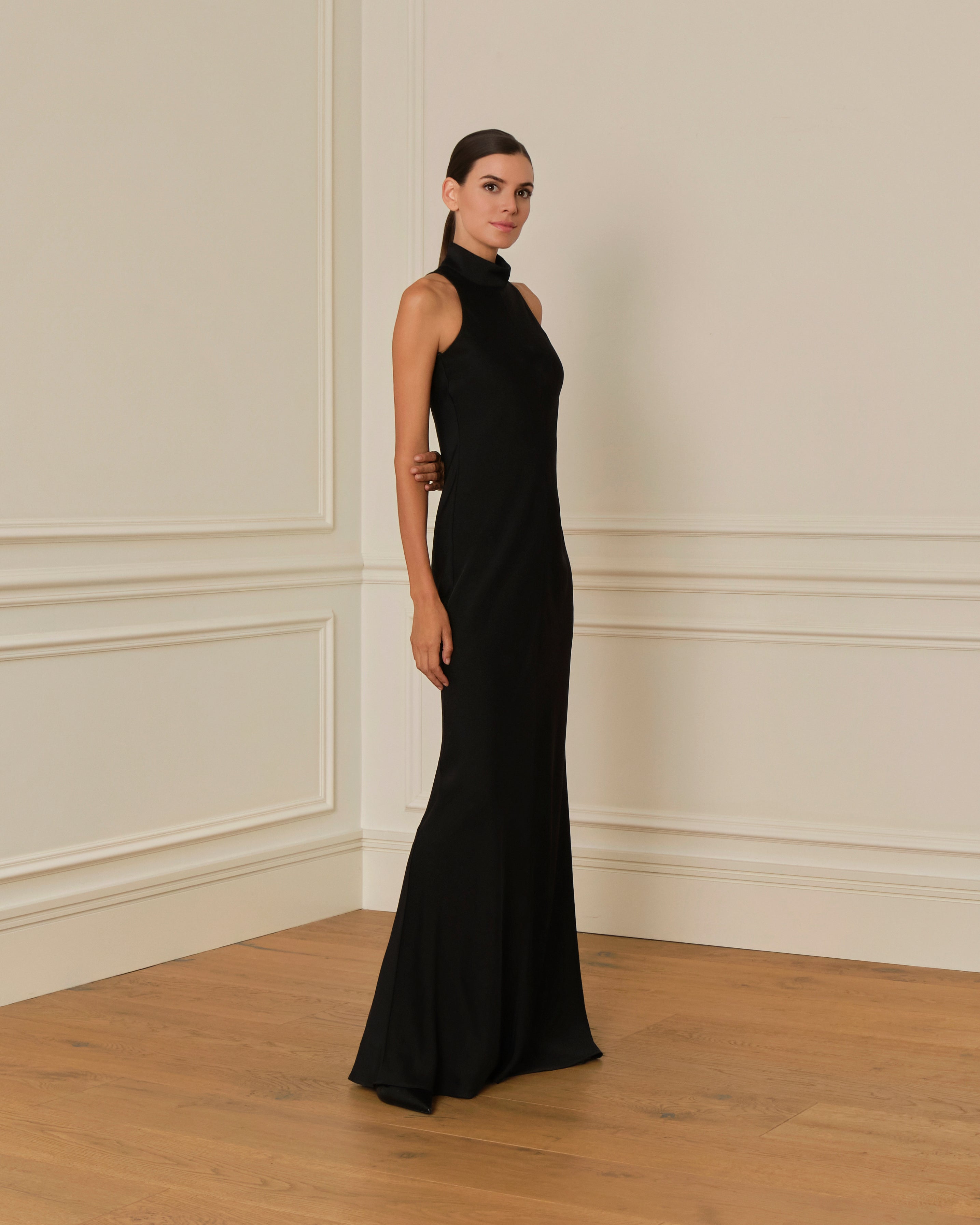 VESTIDO LARGO DE CUELLO HALTER NEGRO