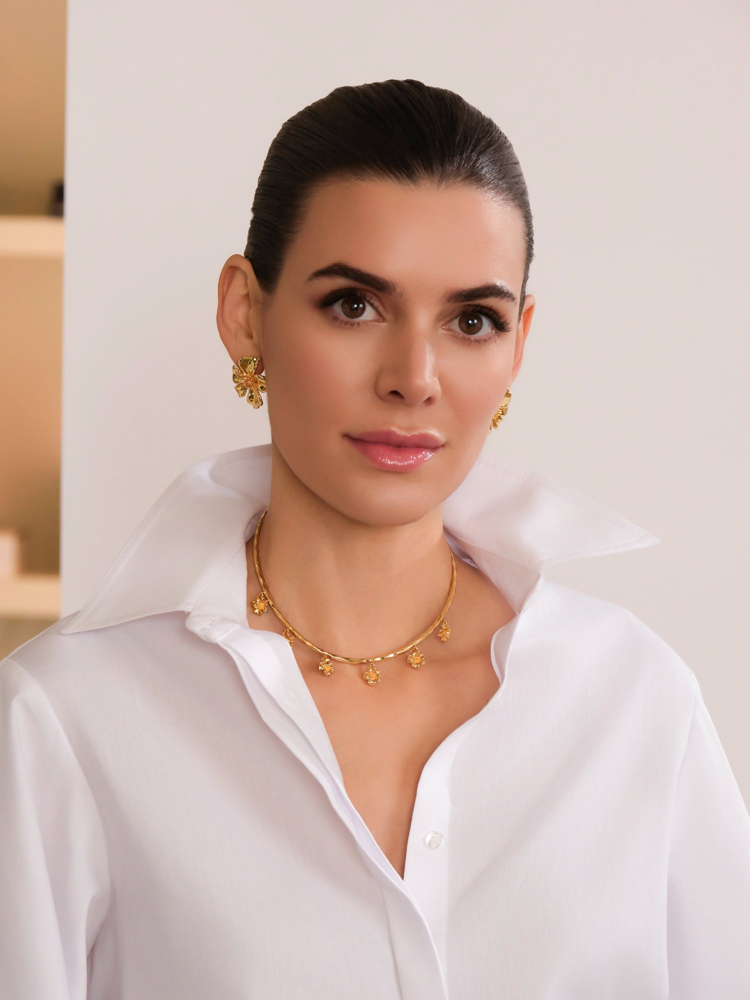 FLOR DE ALMENDRO COLLAR CON COLGANTES DORADO - SEEIOU