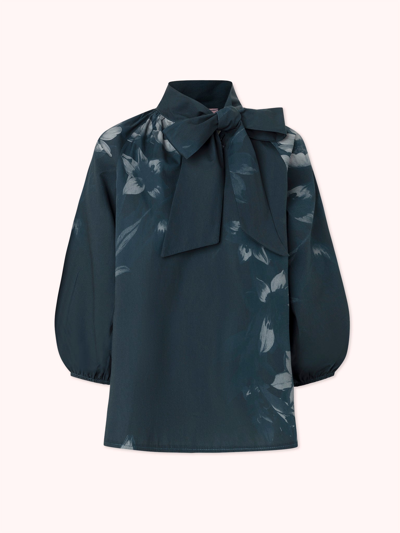 BLUSA MANGA ABULLONADA CON LAZO EN CUELLO EN AZUL MARINO