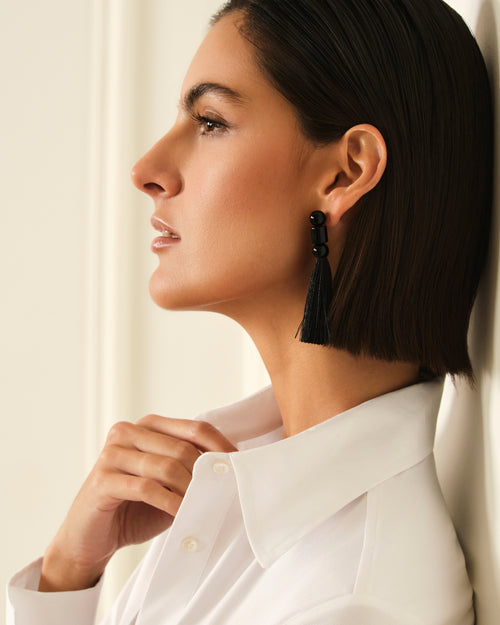 PENDIENTES LARGOS DE FLECOS NEGRO
