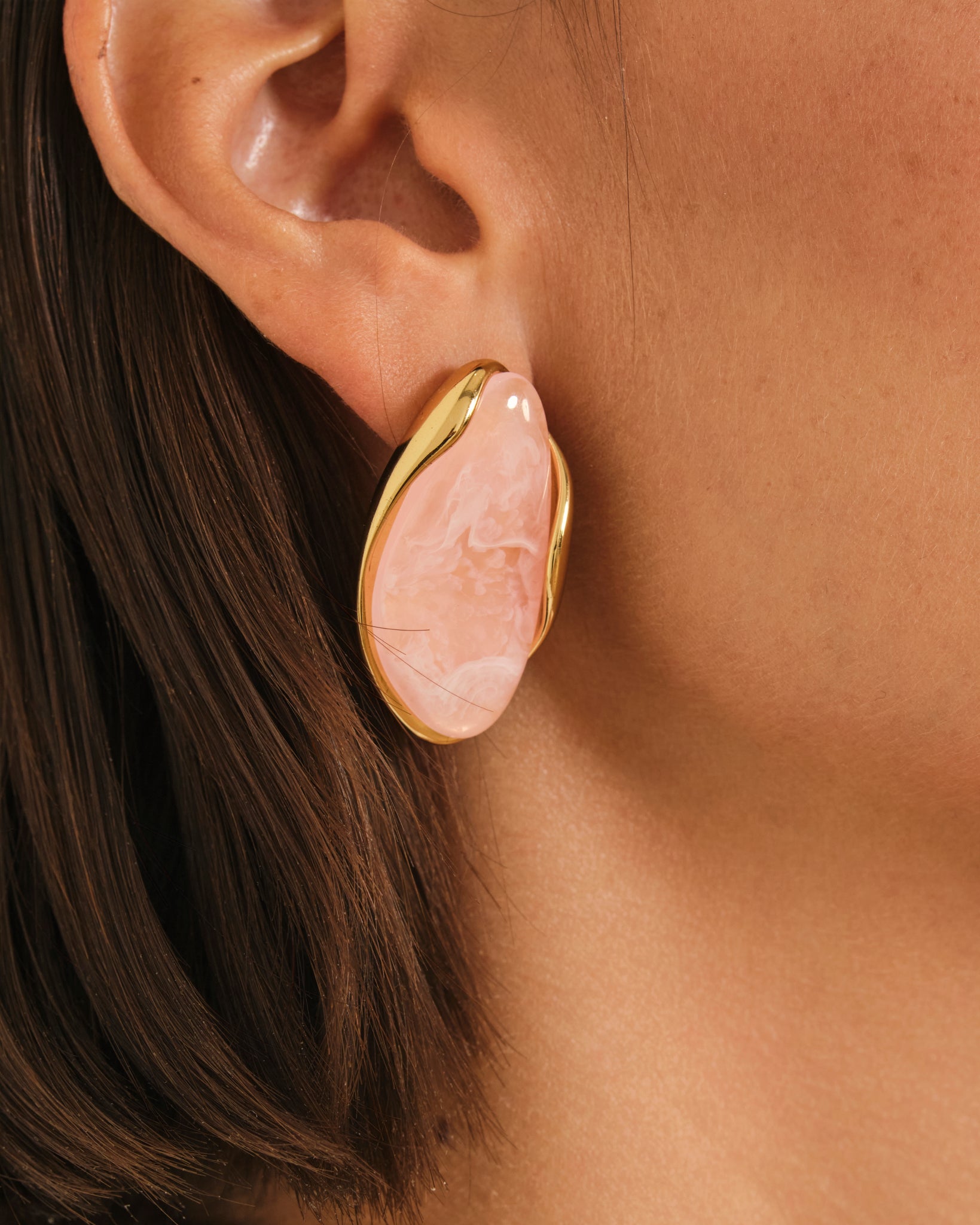 PENDIENTES DE PIEDRAS CON DORADO
