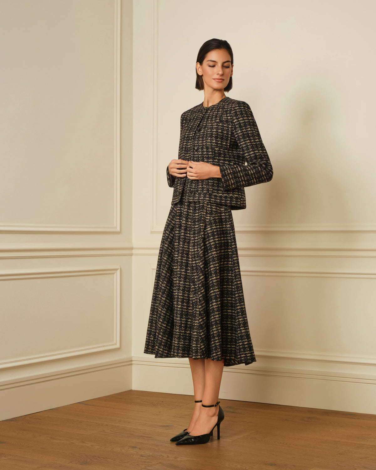 CHAQUETA CORTA DE TWEED NEGRO